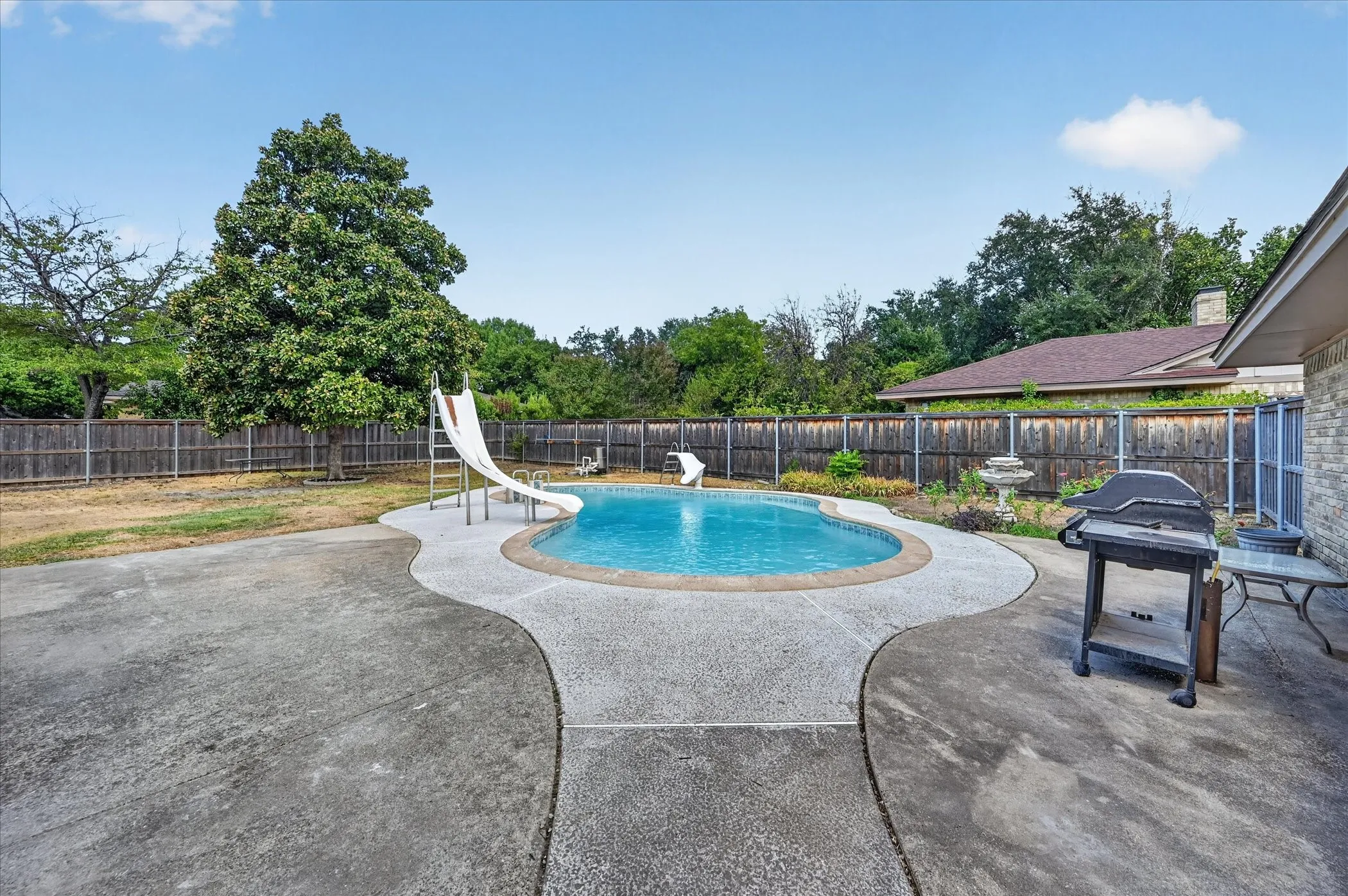 Single Family Residence For Sale in Dallas County , 215 Roma Drive, Duncanville, Texas 75116, 4 Bedroom, 3 Bathroom, 2 Garage spaces, 2,523 Sqft, built in 1975, mls#21386674, Real Estate Agent in Duncanville, Homes For Sale in Dallas county, Homes For Sale in Duncanville, Realtor in Duncanville Texas, Real Estate Brokerage Independent Realty Texas, Luminita Cordes Realtor