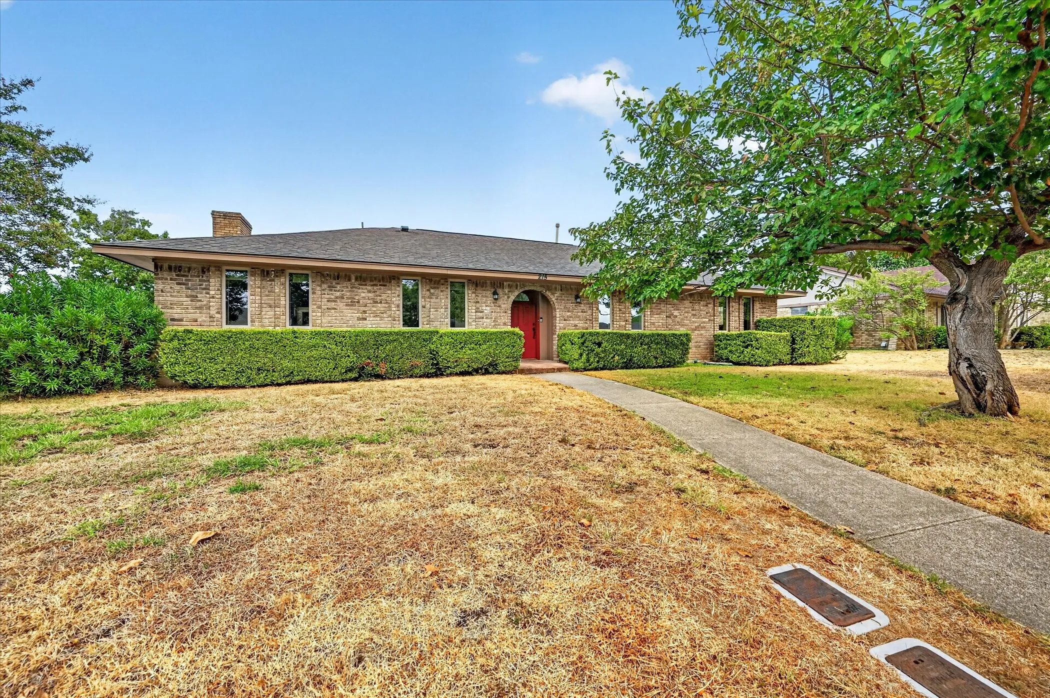 Single Family Residence For Sale in Dallas County , 215 Roma Drive, Duncanville, Texas 75116, 4 Bedroom, 3 Bathroom, 2 Garage spaces, 2,523 Sqft, built in 1975, mls#21386674, Real Estate Agent in Duncanville, Homes For Sale in Dallas county, Homes For Sale in Duncanville, Realtor in Duncanville Texas, Real Estate Brokerage Independent Realty Texas, Luminita Cordes Realtor