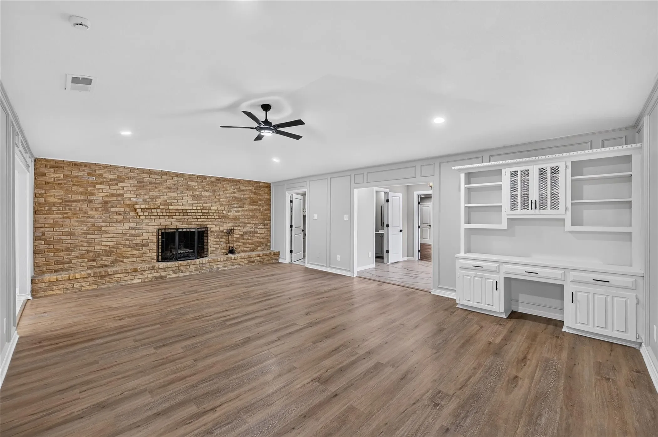 Single Family Residence For Sale in Dallas County , 215 Roma Drive, Duncanville, Texas 75116, 4 Bedroom, 3 Bathroom, 2 Garage spaces, 2,523 Sqft, built in 1975, mls#21386674, Real Estate Agent in Duncanville, Homes For Sale in Dallas county, Homes For Sale in Duncanville, Realtor in Duncanville Texas, Real Estate Brokerage Independent Realty Texas, Luminita Cordes Realtor