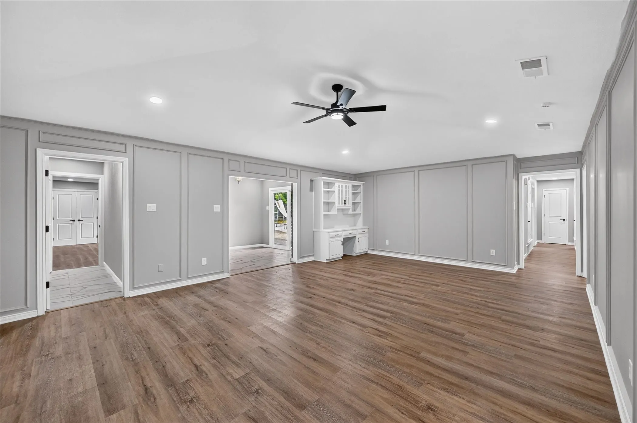 Single Family Residence For Sale in Dallas County , 215 Roma Drive, Duncanville, Texas 75116, 4 Bedroom, 3 Bathroom, 2 Garage spaces, 2,523 Sqft, built in 1975, mls#21386674, Real Estate Agent in Duncanville, Homes For Sale in Dallas county, Homes For Sale in Duncanville, Realtor in Duncanville Texas, Real Estate Brokerage Independent Realty Texas, Luminita Cordes Realtor