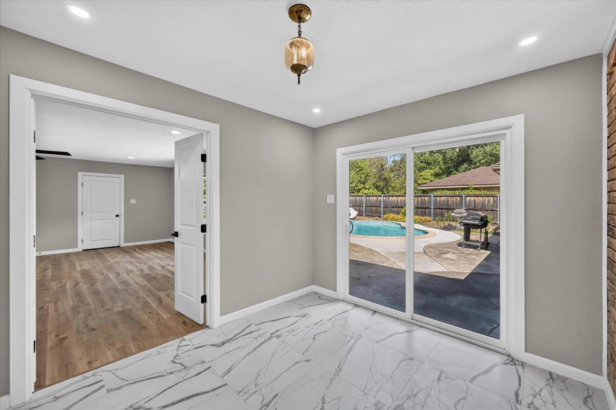 Single Family Residence For Sale in Dallas County , 215 Roma Drive, Duncanville, Texas 75116, 4 Bedroom, 3 Bathroom, 2 Garage spaces, 2,523 Sqft, built in 1975, mls#21386674, Real Estate Agent in Duncanville, Homes For Sale in Dallas county, Homes For Sale in Duncanville, Realtor in Duncanville Texas, Real Estate Brokerage Independent Realty Texas, Luminita Cordes Realtor