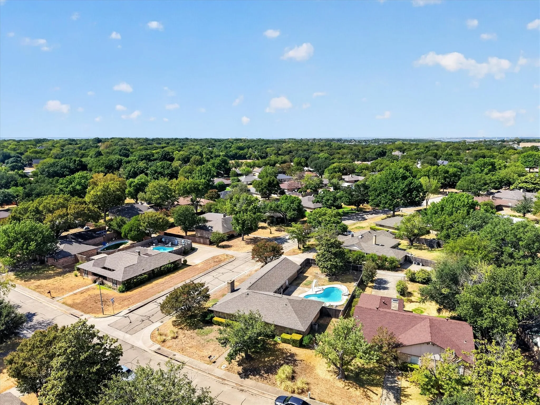 Single Family Residence For Sale in Dallas County , 215 Roma Drive, Duncanville, Texas 75116, 4 Bedroom, 3 Bathroom, 2 Garage spaces, 2,523 Sqft, built in 1975, mls#21386674, Real Estate Agent in Duncanville, Homes For Sale in Dallas county, Homes For Sale in Duncanville, Realtor in Duncanville Texas, Real Estate Brokerage Independent Realty Texas, Luminita Cordes Realtor