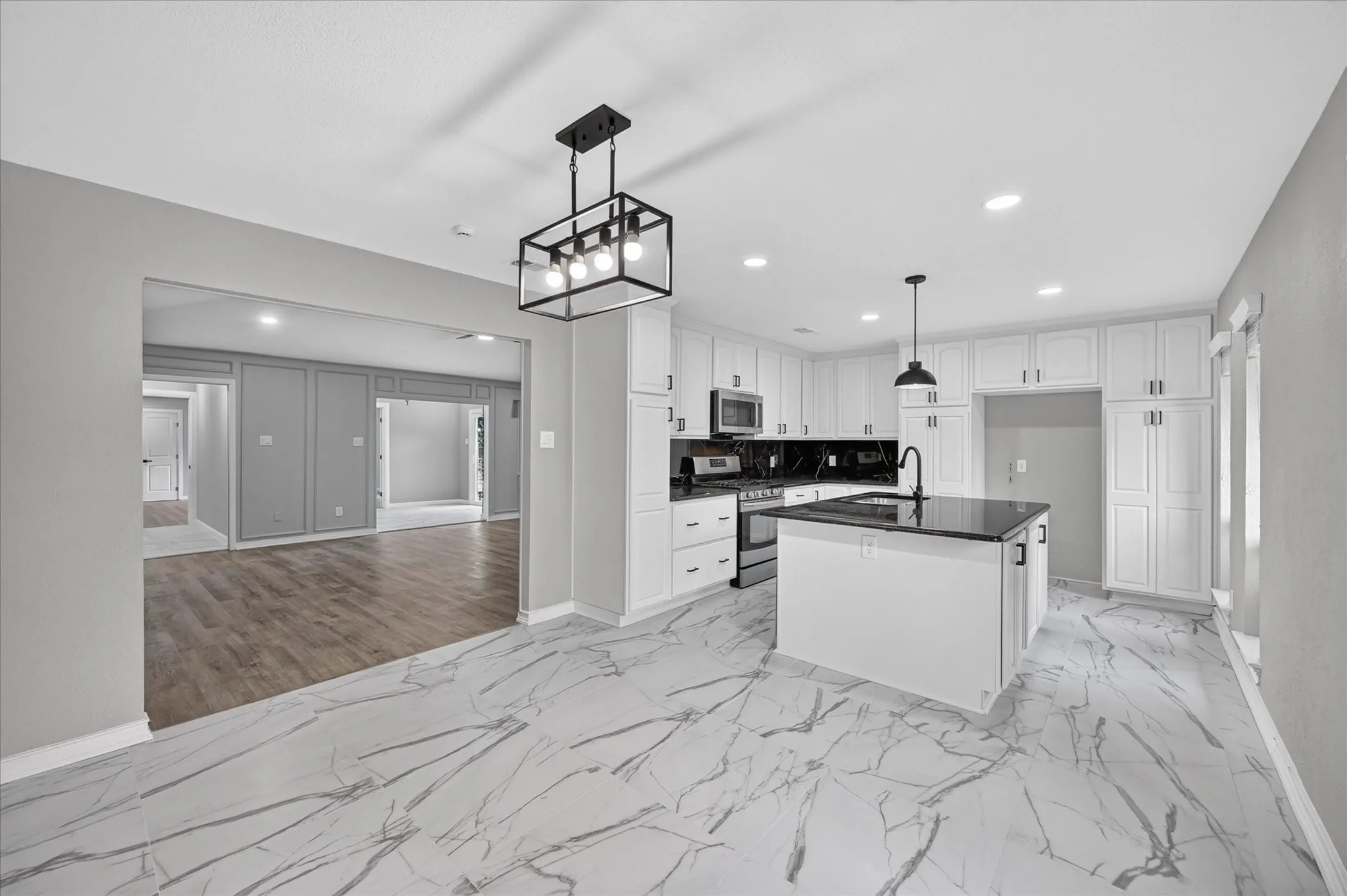 Single Family Residence For Sale in Dallas County , 215 Roma Drive, Duncanville, Texas 75116, 4 Bedroom, 3 Bathroom, 2 Garage spaces, 2,523 Sqft, built in 1975, mls#21386674, Real Estate Agent in Duncanville, Homes For Sale in Dallas county, Homes For Sale in Duncanville, Realtor in Duncanville Texas, Real Estate Brokerage Independent Realty Texas, Luminita Cordes Realtor