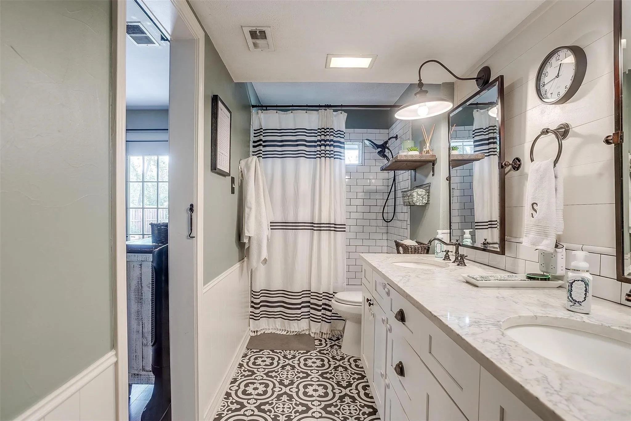 Single Family Residence For Sale in Denton County , 1412 Ridgecrest Circle, Denton, Texas 76205, 4 Bedroom, 2 Bathroom, 2 Garage spaces, 2,286 Sqft, built in 1970, mls#21385621, Real Estate Agent in Denton, Homes For Sale in Denton county, Homes For Sale in Denton, Realtor in Denton Texas, Real Estate Brokerage Independent Realty Texas, Luminita Cordes Realtor