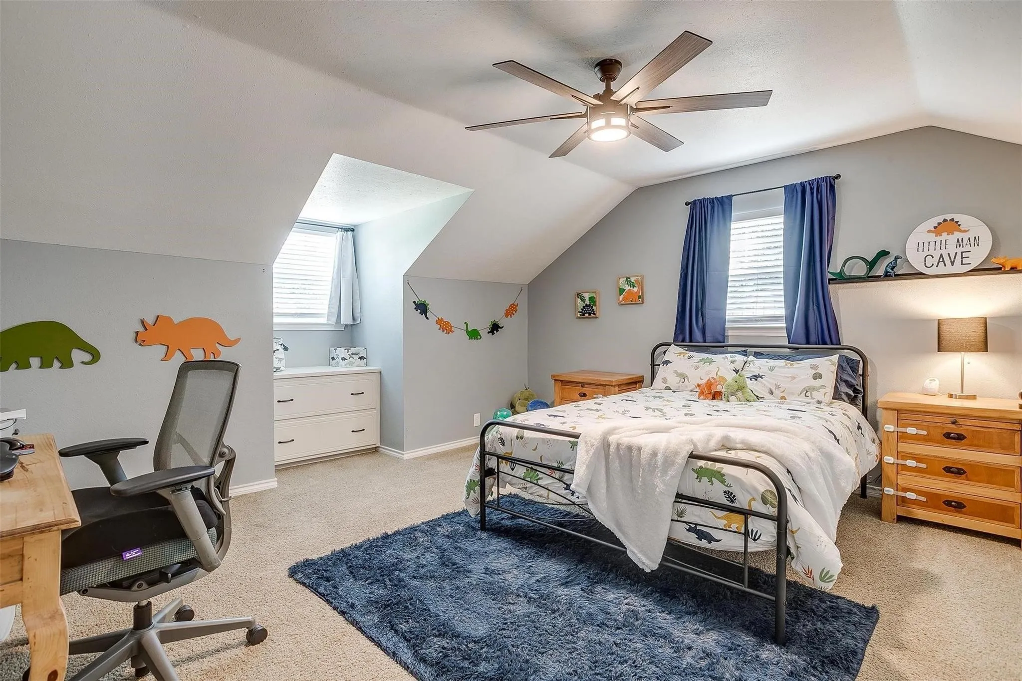 Single Family Residence For Sale in Denton County , 1412 Ridgecrest Circle, Denton, Texas 76205, 4 Bedroom, 2 Bathroom, 2 Garage spaces, 2,286 Sqft, built in 1970, mls#21385621, Real Estate Agent in Denton, Homes For Sale in Denton county, Homes For Sale in Denton, Realtor in Denton Texas, Real Estate Brokerage Independent Realty Texas, Luminita Cordes Realtor