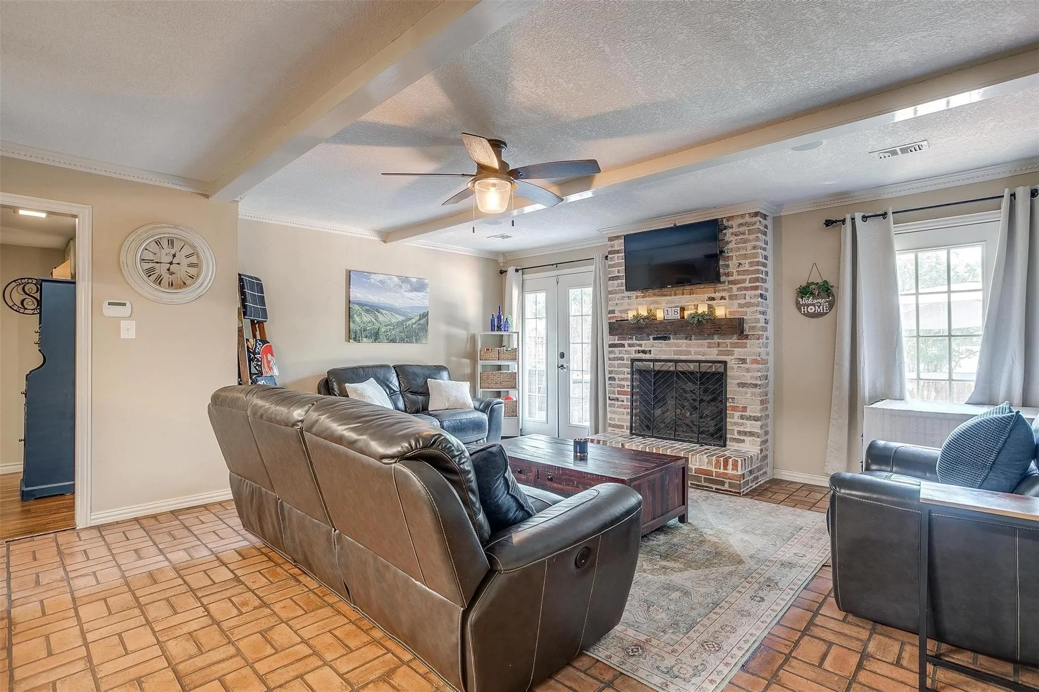 Single Family Residence For Sale in Denton County , 1412 Ridgecrest Circle, Denton, Texas 76205, 4 Bedroom, 2 Bathroom, 2 Garage spaces, 2,286 Sqft, built in 1970, mls#21385621, Real Estate Agent in Denton, Homes For Sale in Denton county, Homes For Sale in Denton, Realtor in Denton Texas, Real Estate Brokerage Independent Realty Texas, Luminita Cordes Realtor