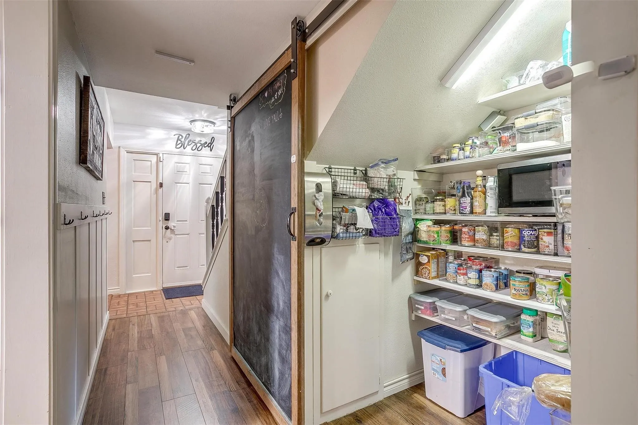 Single Family Residence For Sale in Denton County , 1412 Ridgecrest Circle, Denton, Texas 76205, 4 Bedroom, 2 Bathroom, 2 Garage spaces, 2,286 Sqft, built in 1970, mls#21385621, Real Estate Agent in Denton, Homes For Sale in Denton county, Homes For Sale in Denton, Realtor in Denton Texas, Real Estate Brokerage Independent Realty Texas, Luminita Cordes Realtor