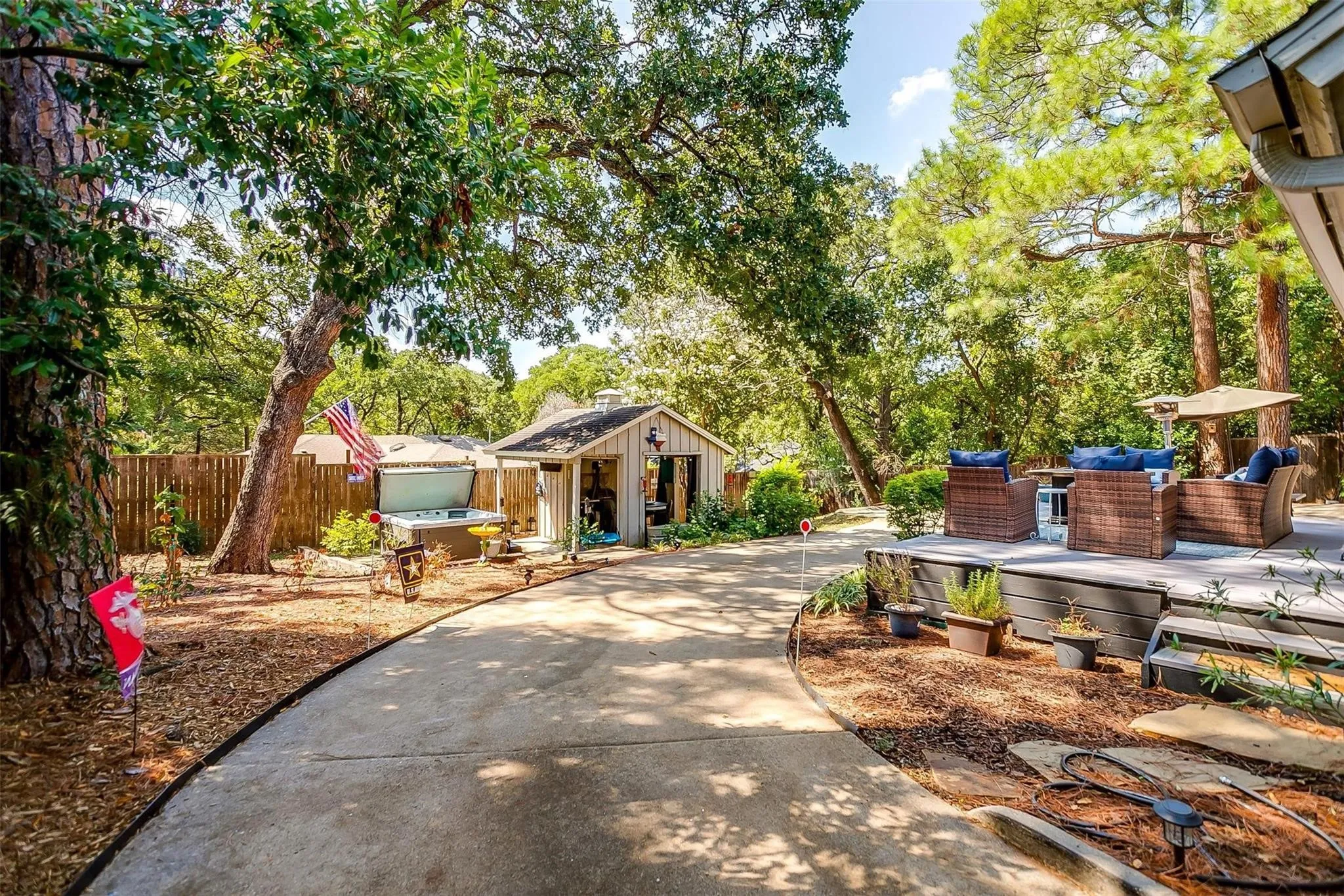 Single Family Residence For Sale in Denton County , 1412 Ridgecrest Circle, Denton, Texas 76205, 4 Bedroom, 2 Bathroom, 2 Garage spaces, 2,286 Sqft, built in 1970, mls#21385621, Real Estate Agent in Denton, Homes For Sale in Denton county, Homes For Sale in Denton, Realtor in Denton Texas, Real Estate Brokerage Independent Realty Texas, Luminita Cordes Realtor