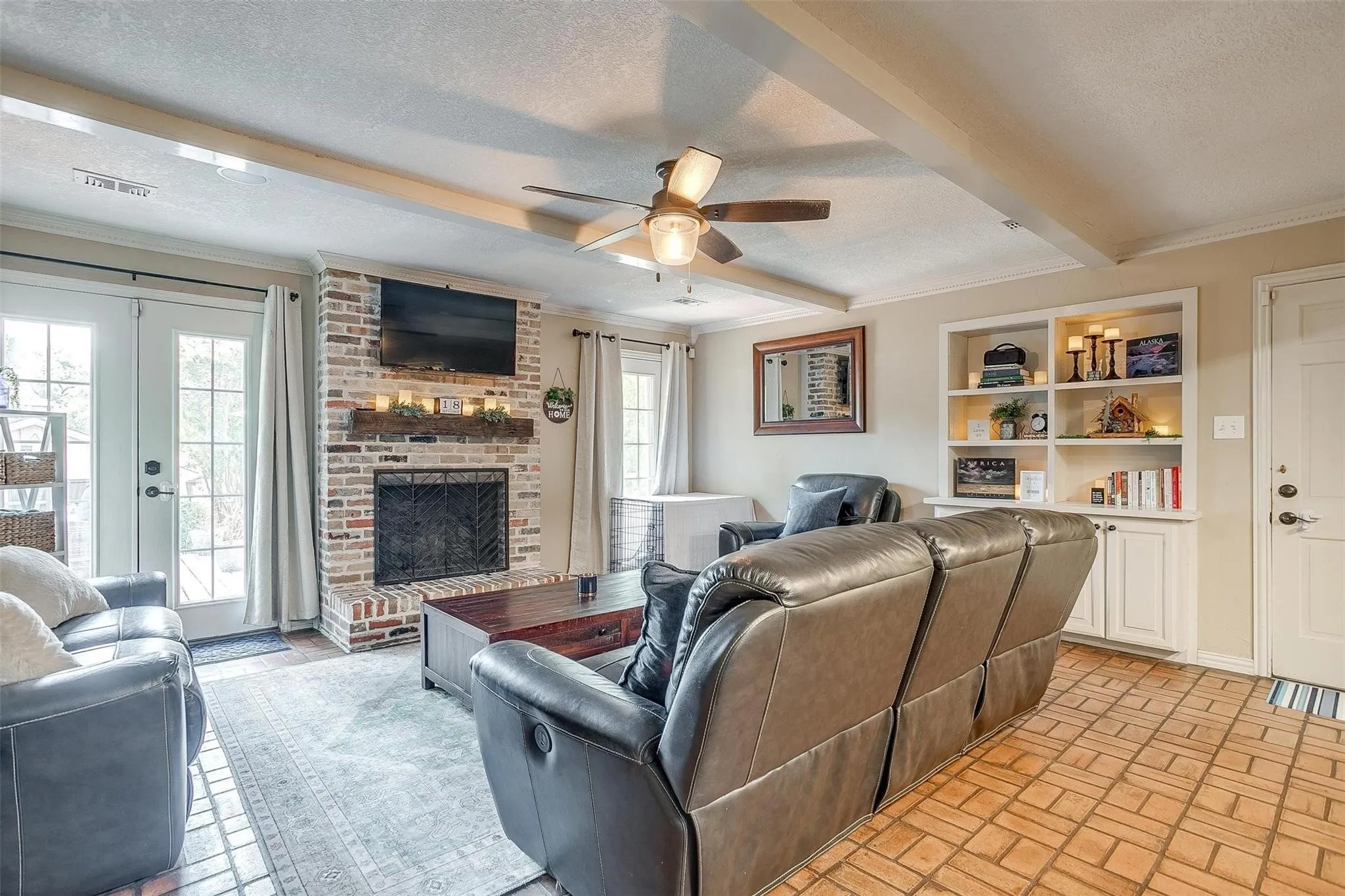 Single Family Residence For Sale in Denton County , 1412 Ridgecrest Circle, Denton, Texas 76205, 4 Bedroom, 2 Bathroom, 2 Garage spaces, 2,286 Sqft, built in 1970, mls#21385621, Real Estate Agent in Denton, Homes For Sale in Denton county, Homes For Sale in Denton, Realtor in Denton Texas, Real Estate Brokerage Independent Realty Texas, Luminita Cordes Realtor