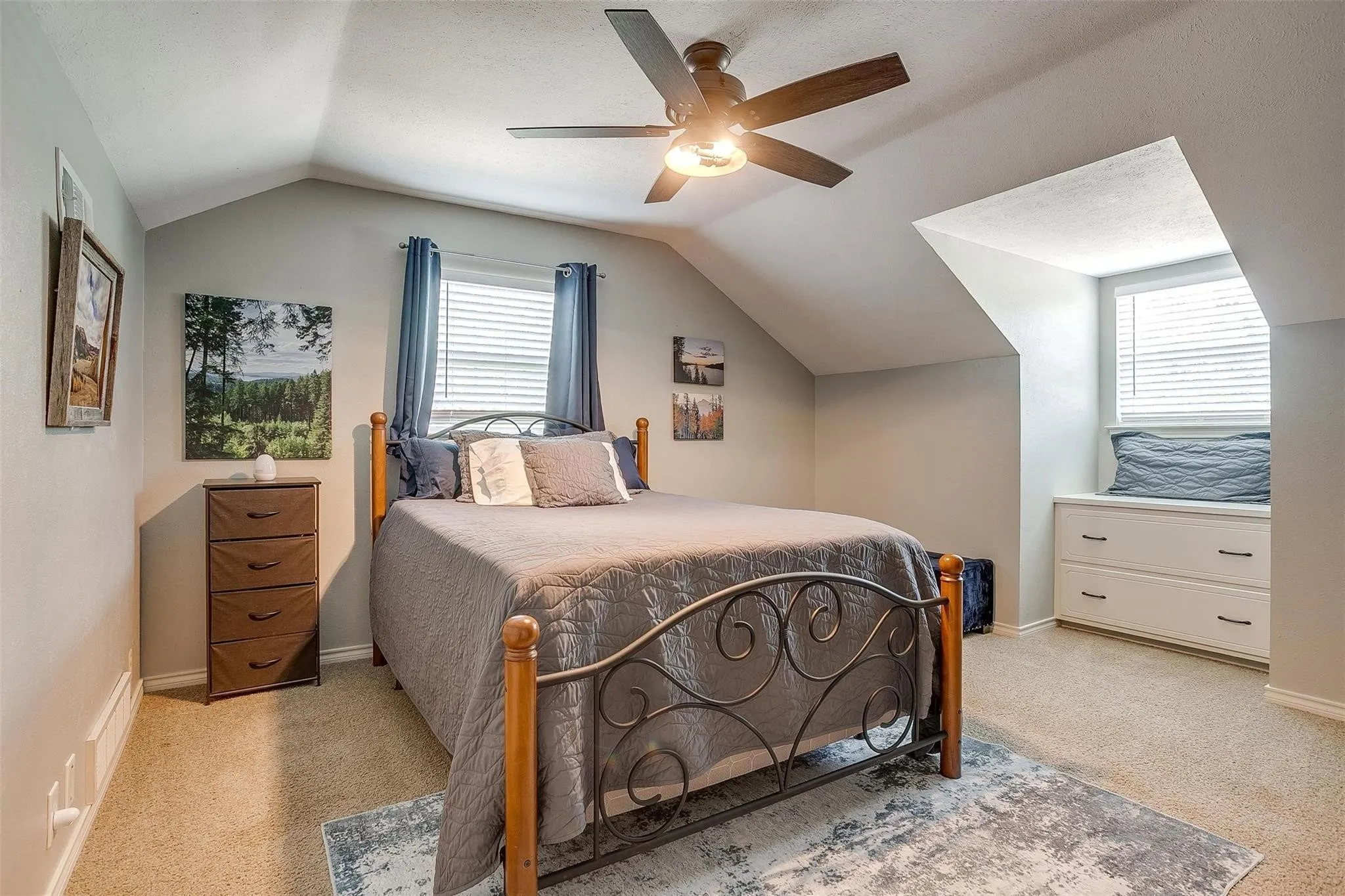 Single Family Residence For Sale in Denton County , 1412 Ridgecrest Circle, Denton, Texas 76205, 4 Bedroom, 2 Bathroom, 2 Garage spaces, 2,286 Sqft, built in 1970, mls#21385621, Real Estate Agent in Denton, Homes For Sale in Denton county, Homes For Sale in Denton, Realtor in Denton Texas, Real Estate Brokerage Independent Realty Texas, Luminita Cordes Realtor