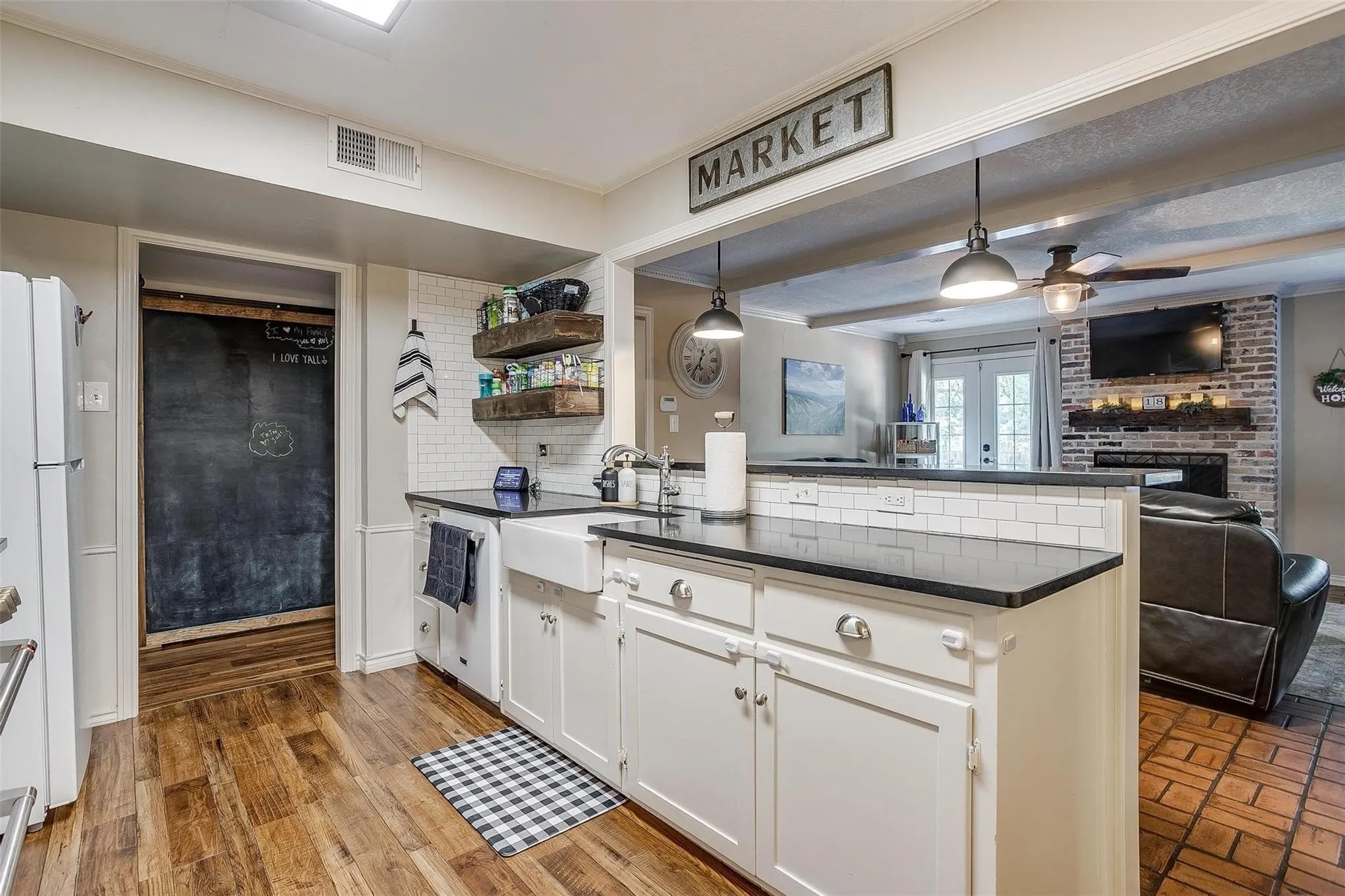 Single Family Residence For Sale in Denton County , 1412 Ridgecrest Circle, Denton, Texas 76205, 4 Bedroom, 2 Bathroom, 2 Garage spaces, 2,286 Sqft, built in 1970, mls#21385621, Real Estate Agent in Denton, Homes For Sale in Denton county, Homes For Sale in Denton, Realtor in Denton Texas, Real Estate Brokerage Independent Realty Texas, Luminita Cordes Realtor
