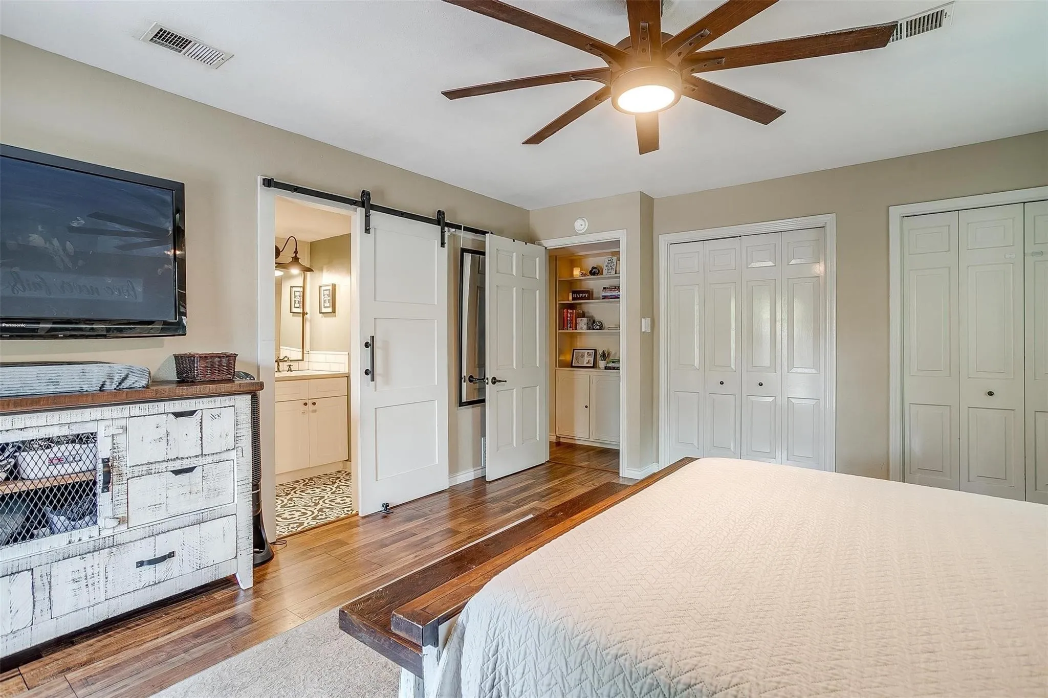 Single Family Residence For Sale in Denton County , 1412 Ridgecrest Circle, Denton, Texas 76205, 4 Bedroom, 2 Bathroom, 2 Garage spaces, 2,286 Sqft, built in 1970, mls#21385621, Real Estate Agent in Denton, Homes For Sale in Denton county, Homes For Sale in Denton, Realtor in Denton Texas, Real Estate Brokerage Independent Realty Texas, Luminita Cordes Realtor