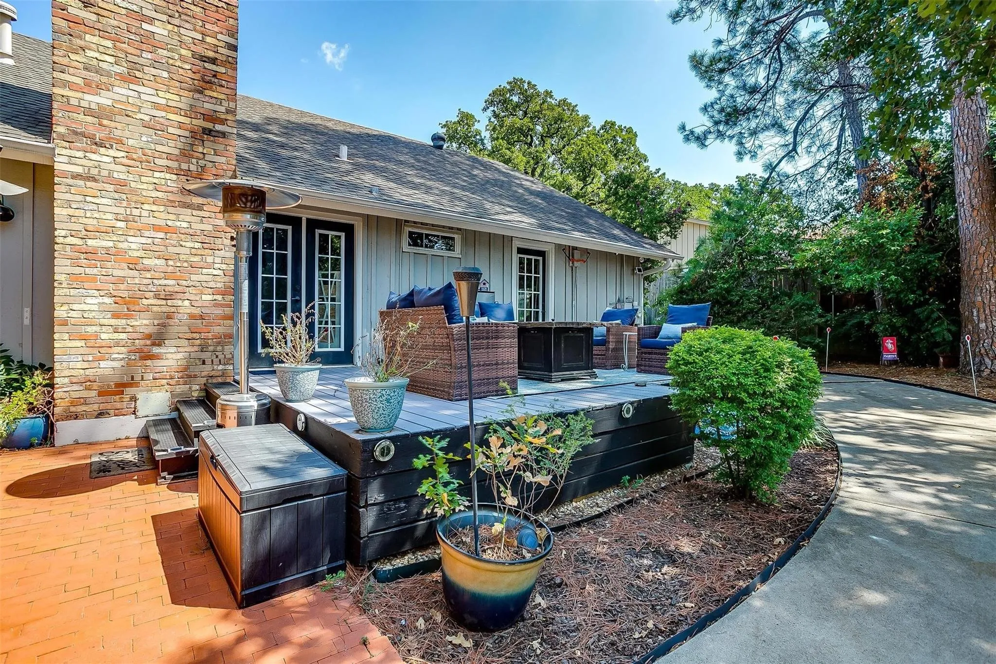 Single Family Residence For Sale in Denton County , 1412 Ridgecrest Circle, Denton, Texas 76205, 4 Bedroom, 2 Bathroom, 2 Garage spaces, 2,286 Sqft, built in 1970, mls#21385621, Real Estate Agent in Denton, Homes For Sale in Denton county, Homes For Sale in Denton, Realtor in Denton Texas, Real Estate Brokerage Independent Realty Texas, Luminita Cordes Realtor