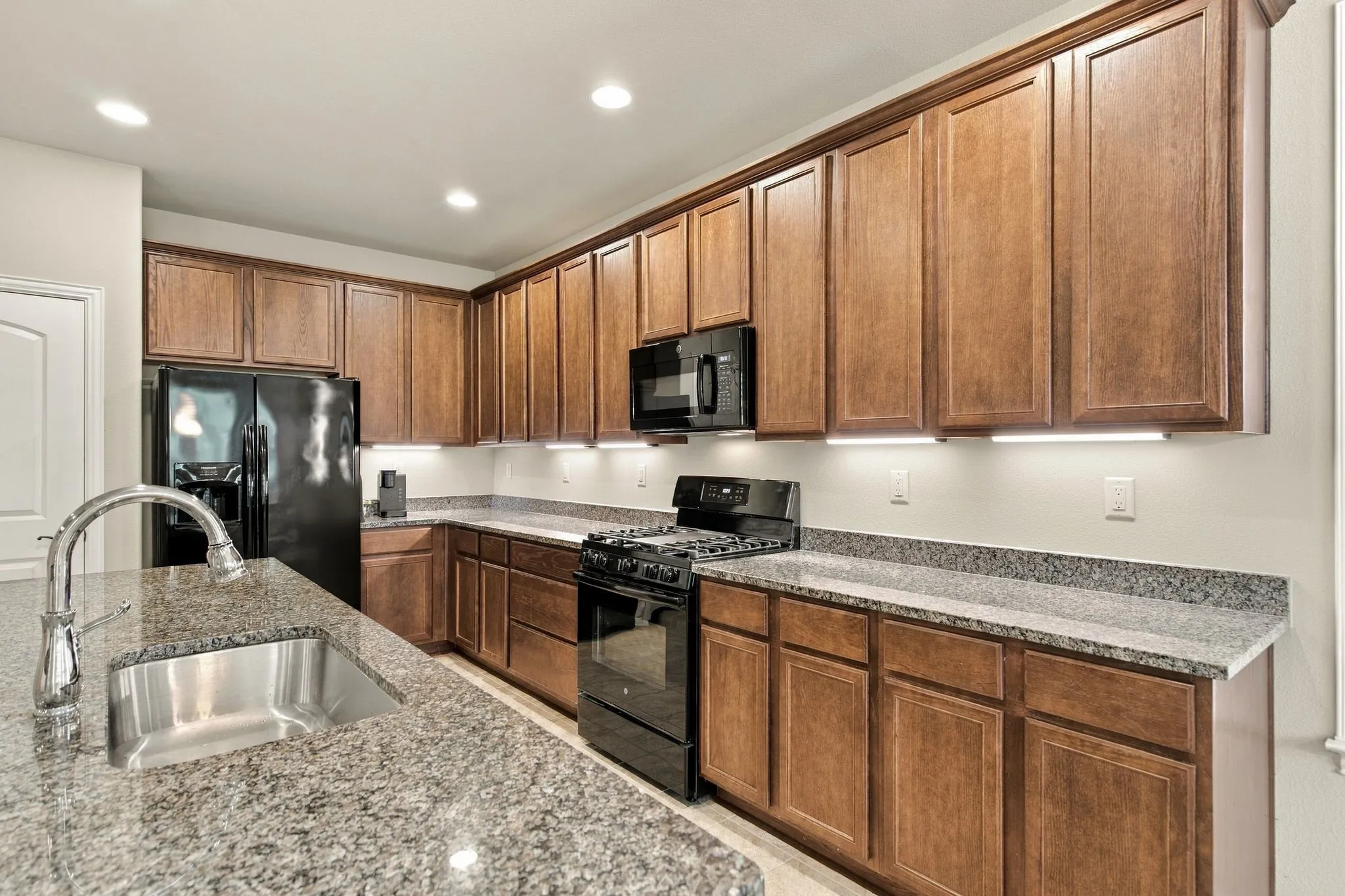 Single Family Residence For Sale in Denton County , 10304 Claystone Drive, Denton, Texas 76207, 2 Bedroom, 2 Bathroom, 2 Garage spaces, 1,417 Sqft, built in 2019, mls#21383049, Real Estate Agent in Denton, Homes For Sale in Denton county, Homes For Sale in Denton, Realtor in Denton Texas, Real Estate Brokerage Independent Realty Texas, Luminita Cordes Realtor