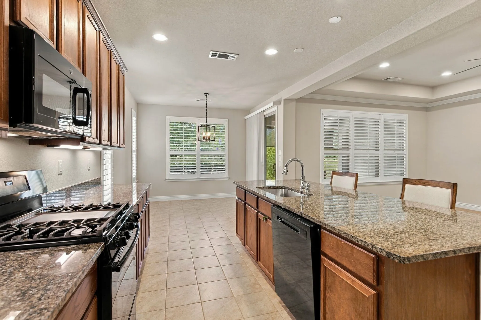 Single Family Residence For Sale in Denton County , 10304 Claystone Drive, Denton, Texas 76207, 2 Bedroom, 2 Bathroom, 2 Garage spaces, 1,417 Sqft, built in 2019, mls#21383049, Real Estate Agent in Denton, Homes For Sale in Denton county, Homes For Sale in Denton, Realtor in Denton Texas, Real Estate Brokerage Independent Realty Texas, Luminita Cordes Realtor