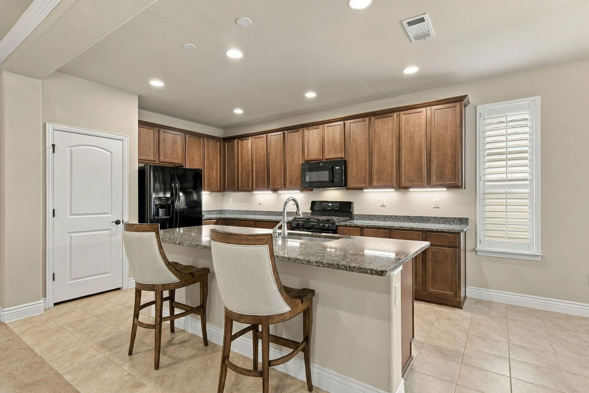 Single Family Residence For Sale in Denton County , 10304 Claystone Drive, Denton, Texas 76207, 2 Bedroom, 2 Bathroom, 2 Garage spaces, 1,417 Sqft, built in 2019, mls#21383049, Real Estate Agent in Denton, Homes For Sale in Denton county, Homes For Sale in Denton, Realtor in Denton Texas, Real Estate Brokerage Independent Realty Texas, Luminita Cordes Realtor