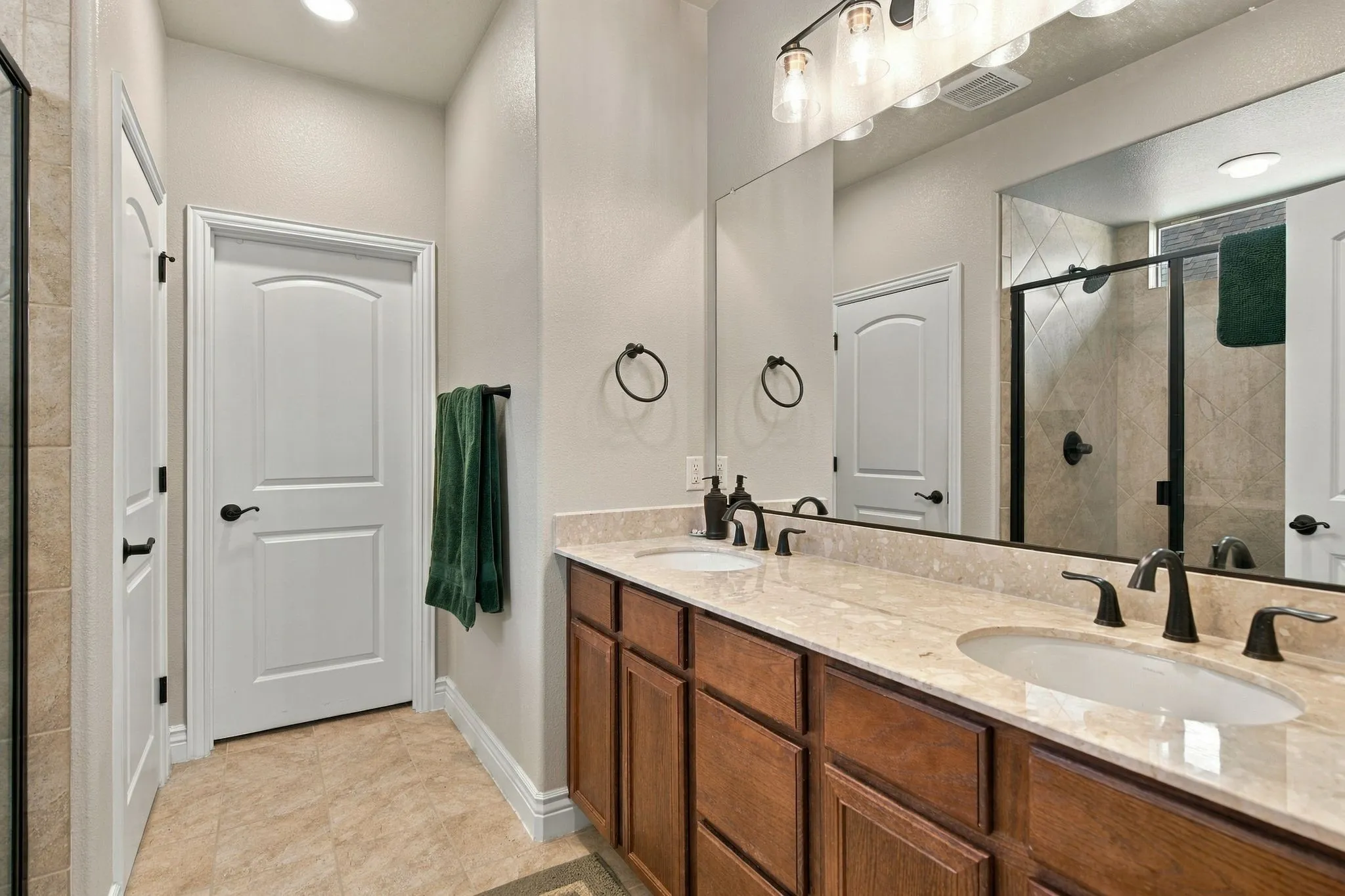 Single Family Residence For Sale in Denton County , 10304 Claystone Drive, Denton, Texas 76207, 2 Bedroom, 2 Bathroom, 2 Garage spaces, 1,417 Sqft, built in 2019, mls#21383049, Real Estate Agent in Denton, Homes For Sale in Denton county, Homes For Sale in Denton, Realtor in Denton Texas, Real Estate Brokerage Independent Realty Texas, Luminita Cordes Realtor