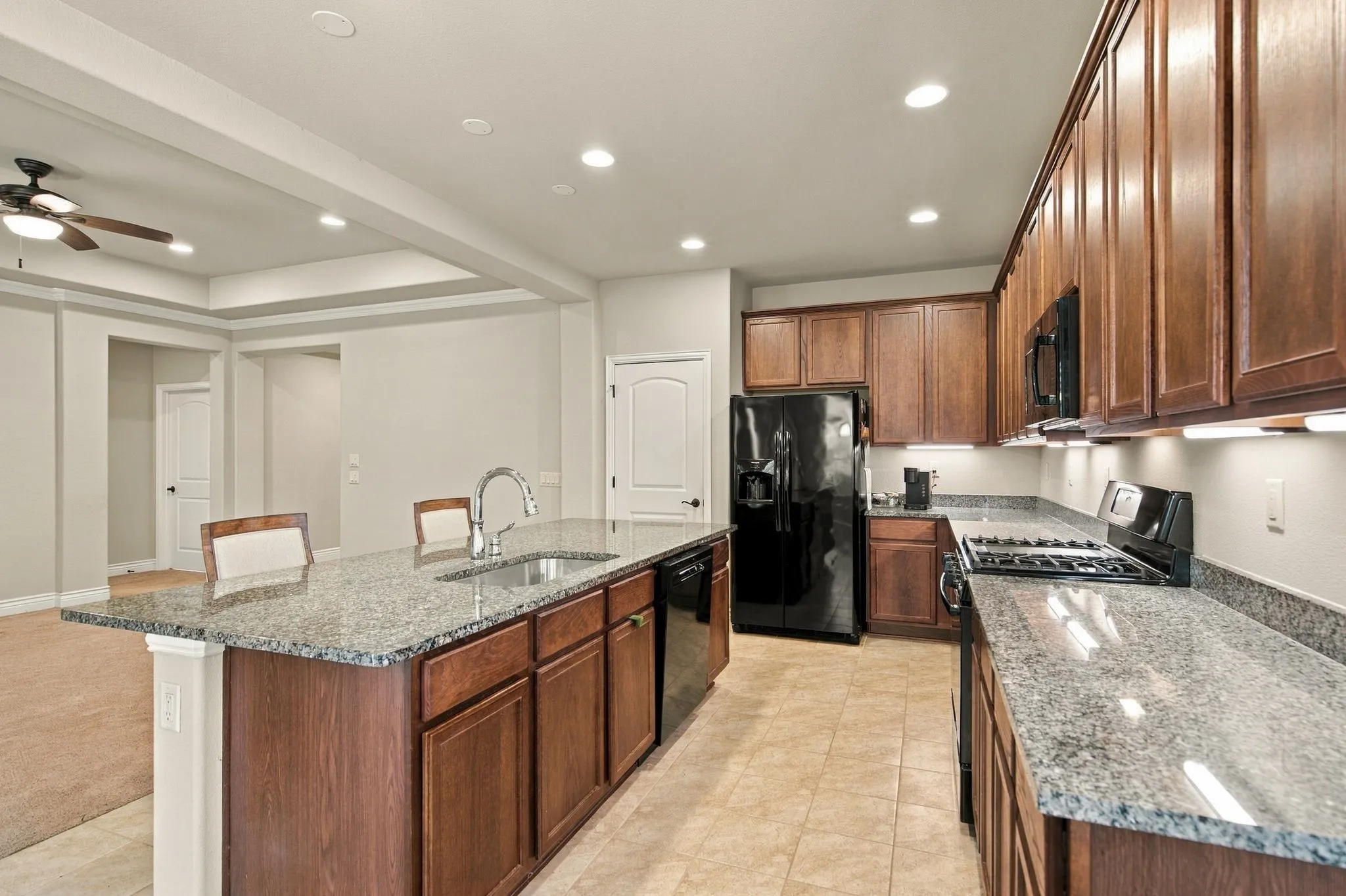 Single Family Residence For Sale in Denton County , 10304 Claystone Drive, Denton, Texas 76207, 2 Bedroom, 2 Bathroom, 2 Garage spaces, 1,417 Sqft, built in 2019, mls#21383049, Real Estate Agent in Denton, Homes For Sale in Denton county, Homes For Sale in Denton, Realtor in Denton Texas, Real Estate Brokerage Independent Realty Texas, Luminita Cordes Realtor