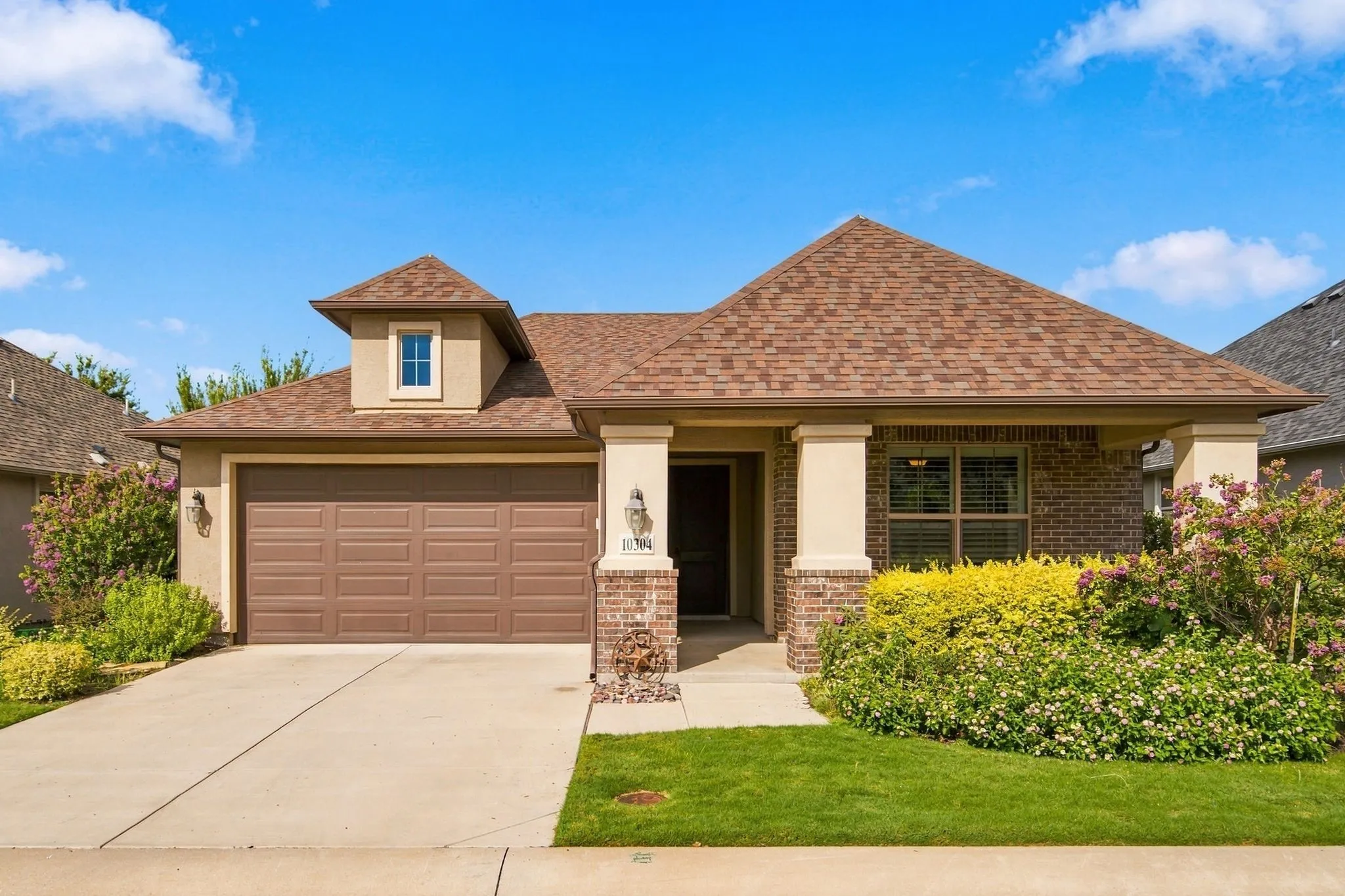Single Family Residence For Sale in Denton County , 10304 Claystone Drive, Denton, Texas 76207, 2 Bedroom, 2 Bathroom, 2 Garage spaces, 1,417 Sqft, built in 2019, mls#21383049, Real Estate Agent in Denton, Homes For Sale in Denton county, Homes For Sale in Denton, Realtor in Denton Texas, Real Estate Brokerage Independent Realty Texas, Luminita Cordes Realtor