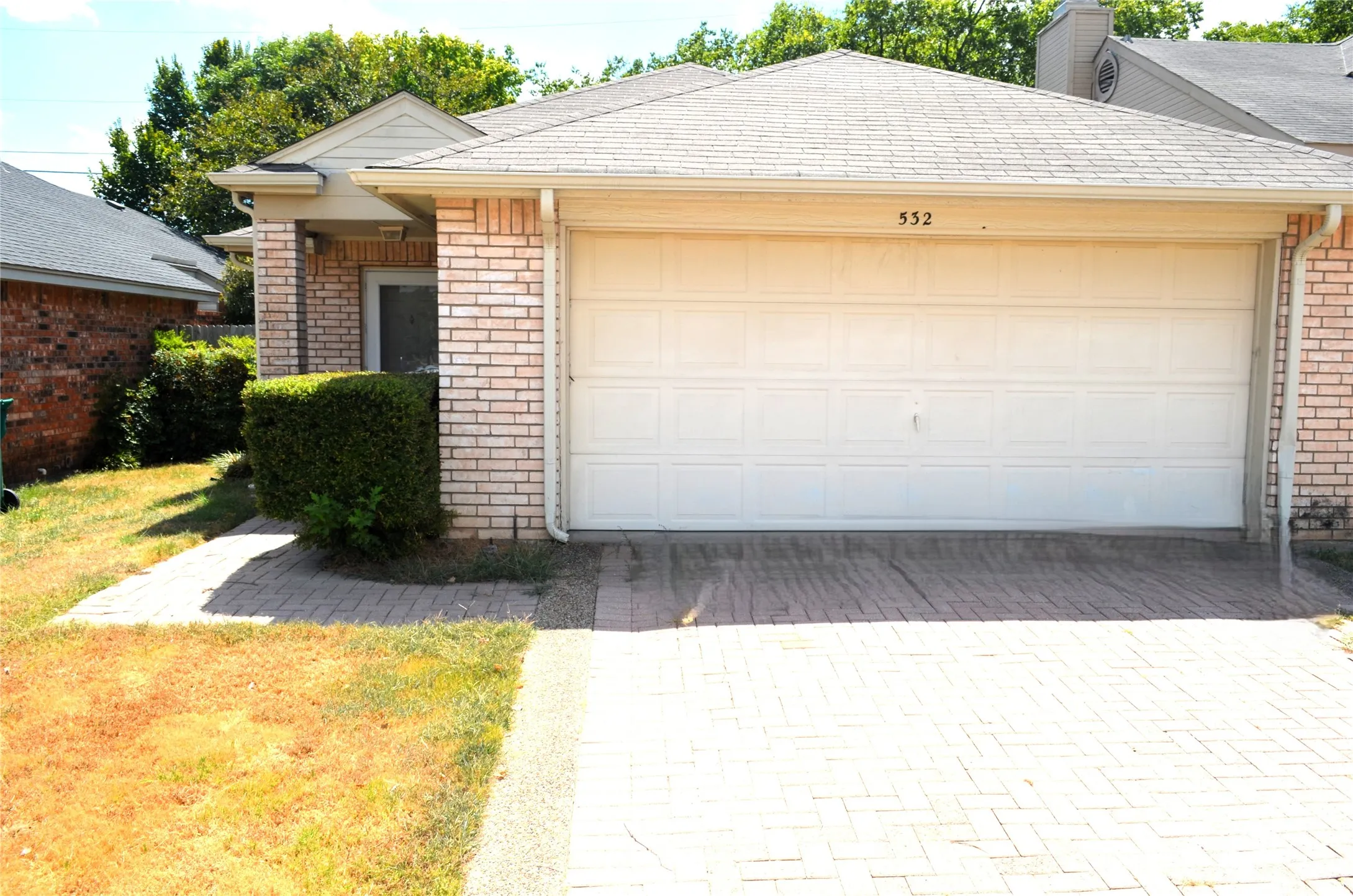 Single Family Residence For Sale in Dallas County , 532 Majestic Park Lane, Cedar Hill, Texas 75104, 3 Bedroom, 2 Bathroom, 2 Garage spaces, 1,274 Sqft, built in 1992, mls#21382755, Real Estate Agent in Cedar Hill, Homes For Sale in Dallas county, Homes For Sale in Cedar Hill, Realtor in Cedar Hill Texas, Real Estate Brokerage Independent Realty Texas, Luminita Cordes Realtor