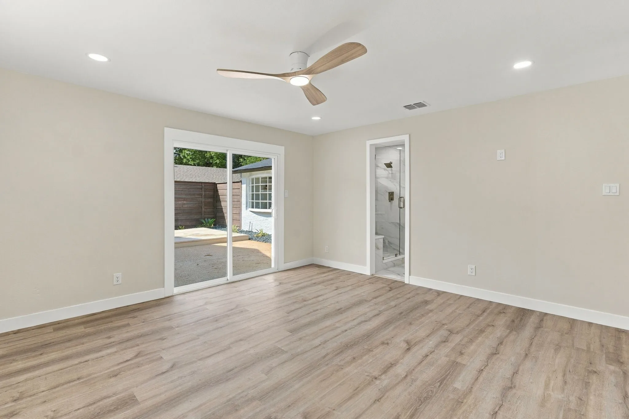 Single Family Residence For Sale in Dallas County , 12308 Cedar Bend Drive, Dallas, Texas 75244, 4 Bedroom, 4 Bathroom, 2 Garage spaces, 2,550 Sqft, built in 1966, mls#21385622, Real Estate Agent in Dallas, Homes For Sale in Dallas county, Homes For Sale in Dallas, Realtor in Dallas Texas, Real Estate Brokerage Independent Realty Texas, Luminita Cordes Realtor