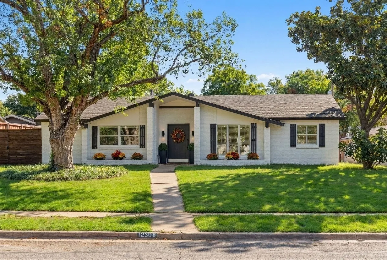 Single Family Residence For Sale in Dallas County , 12308 Cedar Bend Drive, Dallas, Texas 75244, 4 Bedroom, 4 Bathroom, 2 Garage spaces, 2,550 Sqft, built in 1966, mls#21385622, Real Estate Agent in Dallas, Homes For Sale in Dallas county, Homes For Sale in Dallas, Realtor in Dallas Texas, Real Estate Brokerage Independent Realty Texas, Luminita Cordes Realtor