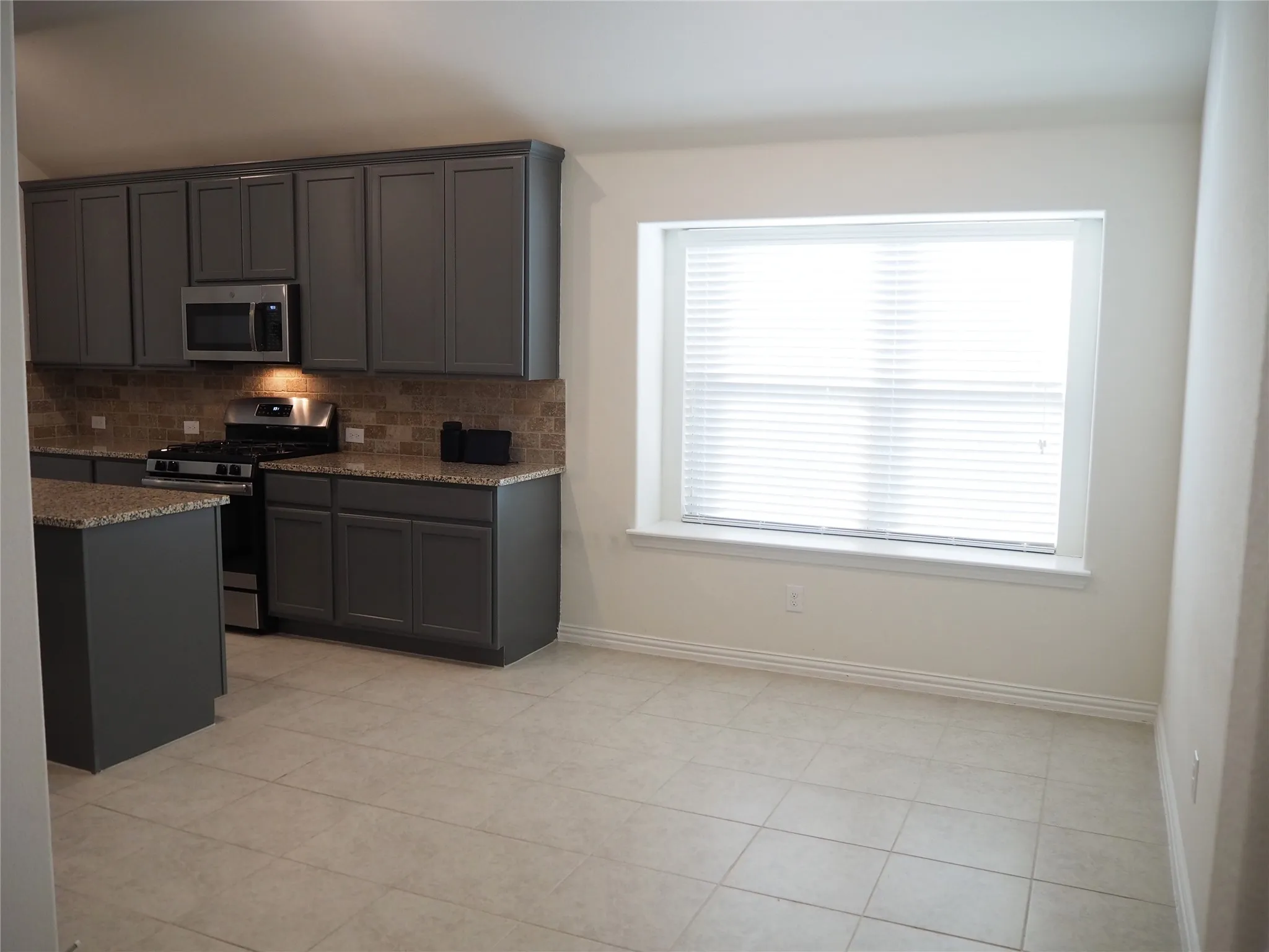 Single Family Residence For Rent in Denton County , 14832 Rocky Face Lane, Fort Worth, Texas 76052, 3 Bedroom, 2 Bathroom, 2 Garage spaces, 2,064 Sqft, built in 2018, mls#21386695, Real Estate Agent in Fort Worth, Homes For Rent in Denton county, Homes For Rent in Fort Worth, Realtor in Fort Worth Texas, Real Estate Brokerage Independent Realty Texas, Luminita Cordes Realtor