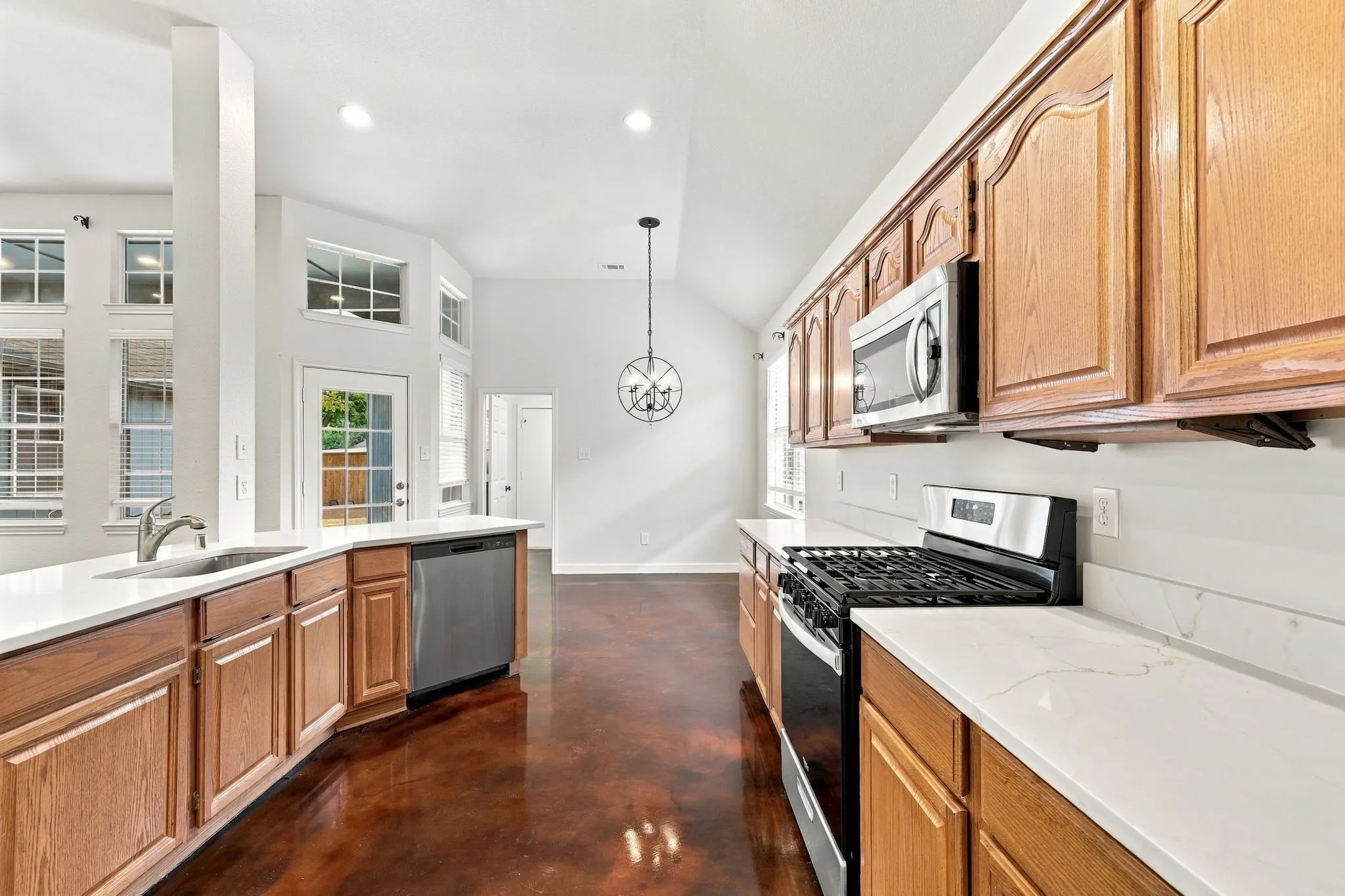 Single Family Residence For Rent in Collin County , 906 Homestead Trail, Allen, Texas 75002, 4 Bedroom, 2 Bathroom, 2 Garage spaces, 1,892 Sqft, built in 1993, mls#21386149, Real Estate Agent in Allen, Homes For Rent in Collin county, Homes For Rent in Allen, Realtor in Allen Texas, Real Estate Brokerage Independent Realty Texas, Luminita Cordes Realtor