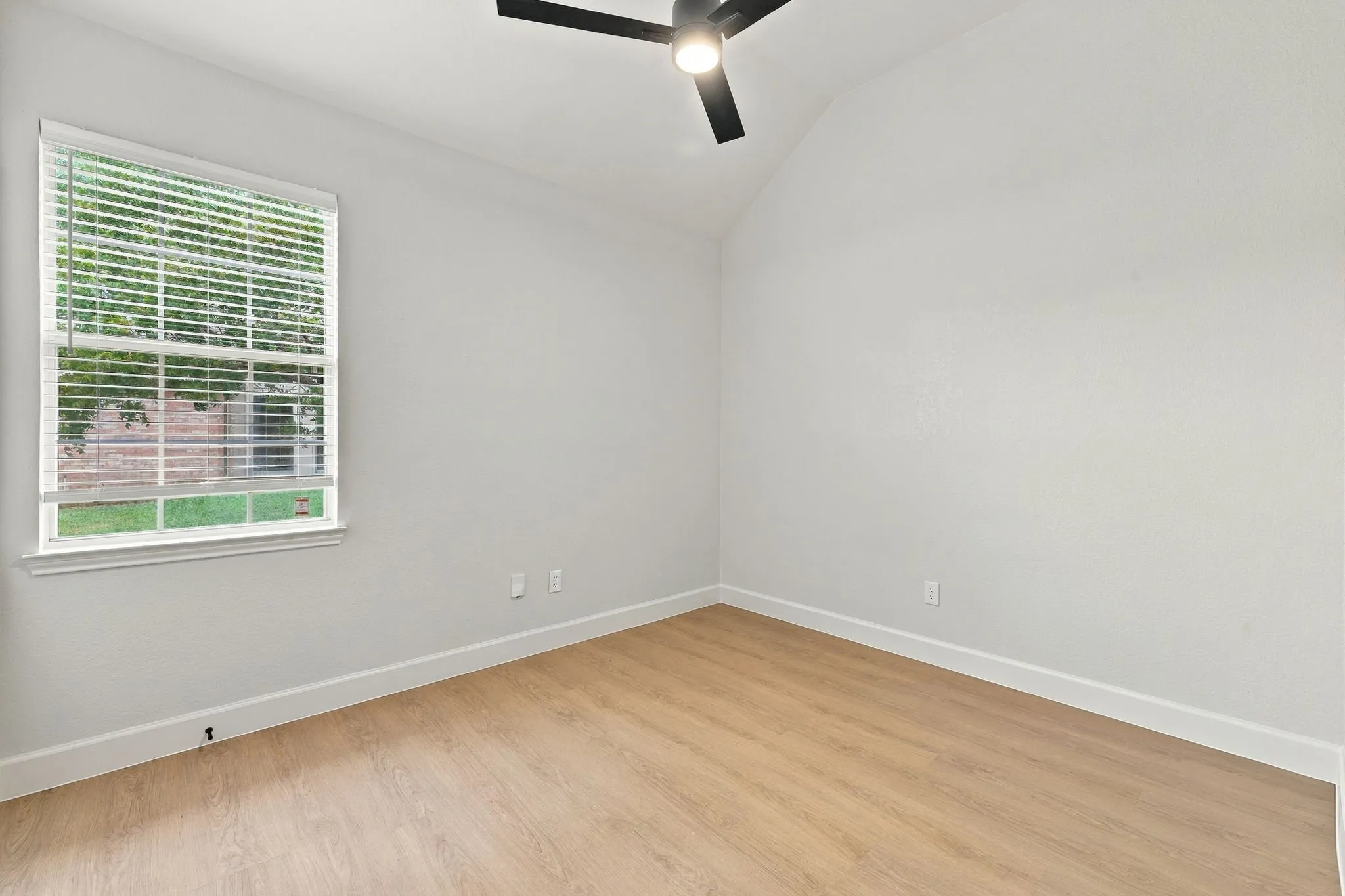 Single Family Residence For Rent in Collin County , 906 Homestead Trail, Allen, Texas 75002, 4 Bedroom, 2 Bathroom, 2 Garage spaces, 1,892 Sqft, built in 1993, mls#21386149, Real Estate Agent in Allen, Homes For Rent in Collin county, Homes For Rent in Allen, Realtor in Allen Texas, Real Estate Brokerage Independent Realty Texas, Luminita Cordes Realtor