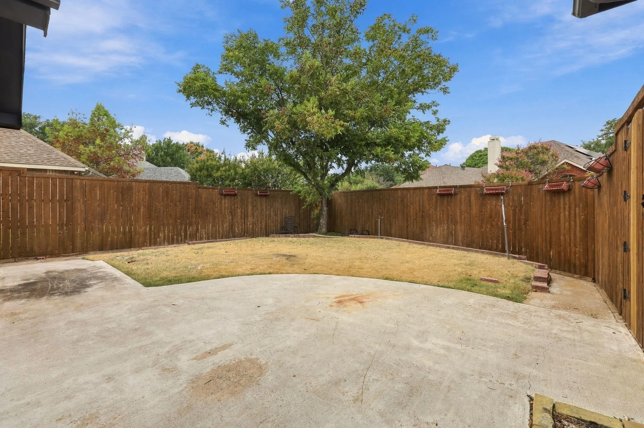 Single Family Residence For Rent in Collin County , 906 Homestead Trail, Allen, Texas 75002, 4 Bedroom, 2 Bathroom, 2 Garage spaces, 1,892 Sqft, built in 1993, mls#21386149, Real Estate Agent in Allen, Homes For Rent in Collin county, Homes For Rent in Allen, Realtor in Allen Texas, Real Estate Brokerage Independent Realty Texas, Luminita Cordes Realtor