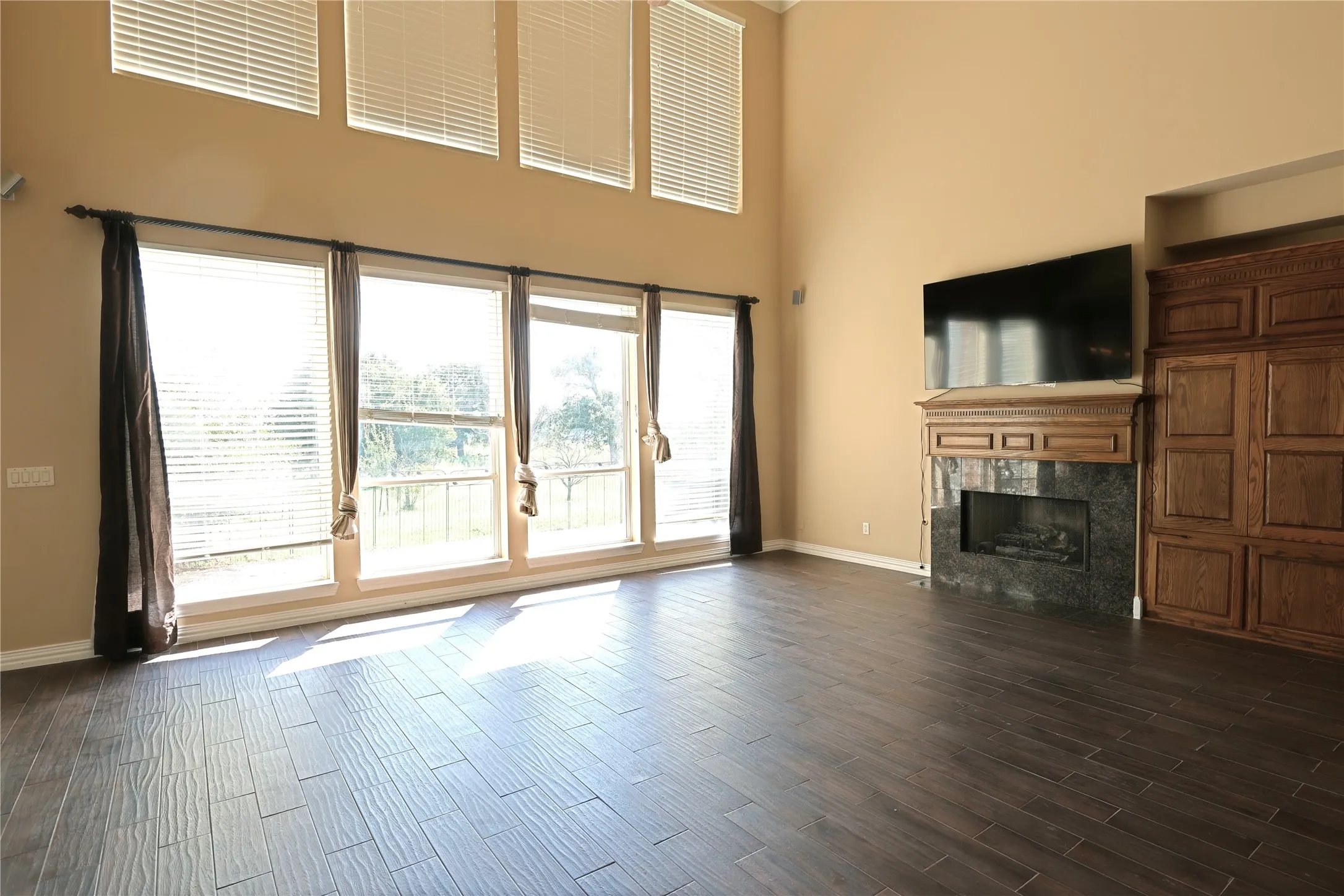 Farm For Rent in Denton County , 5700 FM 424, Cross Roads, Texas 76227, 4 Bedroom, 4 Bathroom, 3 Garage spaces, 4,434 Sqft, built in 1999, mls#21386697, Real Estate Agent in Cross Roads, Homes For Rent in Denton county, Homes For Rent in Cross Roads, Realtor in Cross Roads Texas, Real Estate Brokerage Independent Realty Texas, Luminita Cordes Realtor