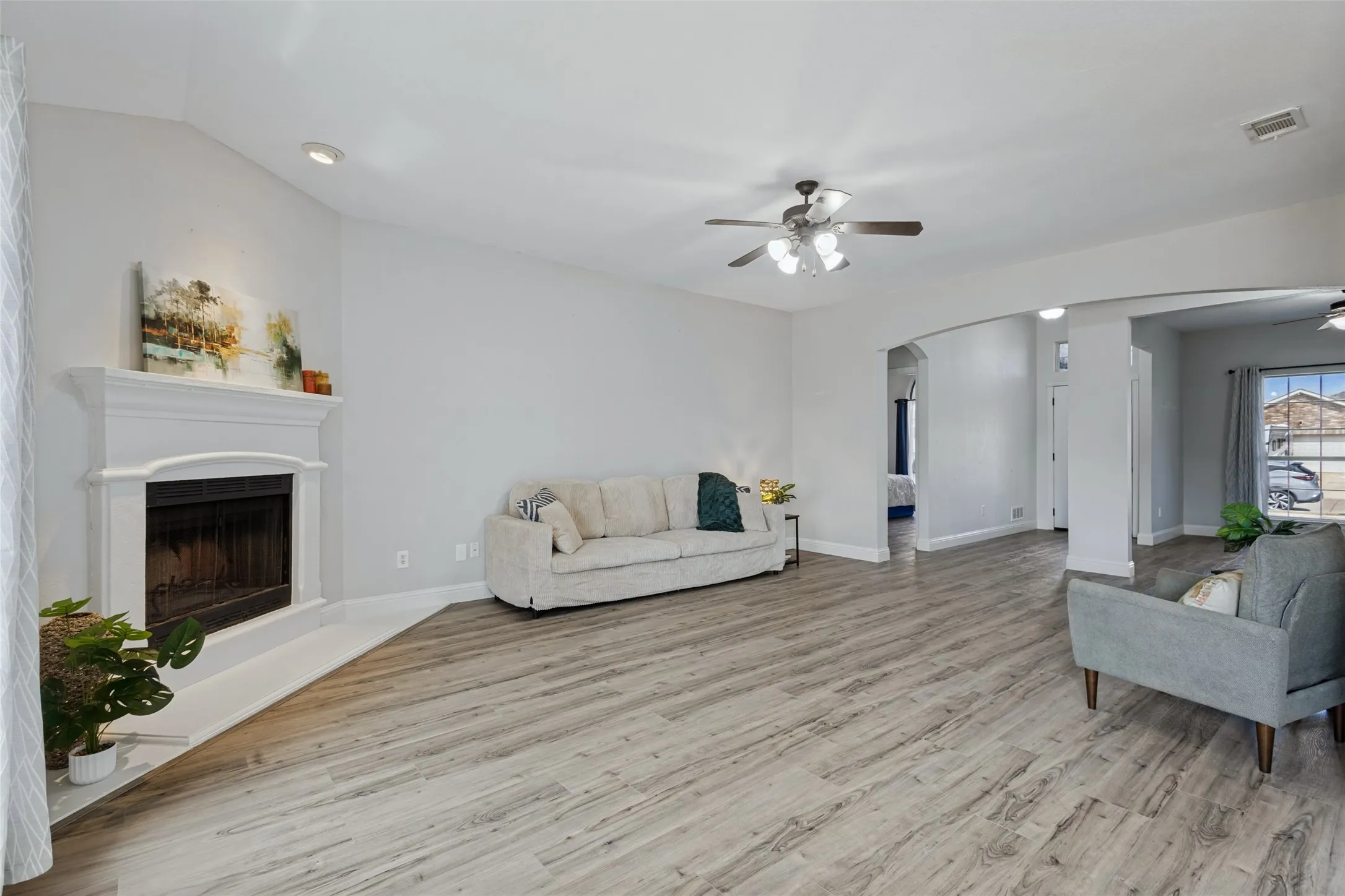 Single Family Residence For Sale in Collin County , 950 W Ash Street, Celina, Texas 75009, 3 Bedroom, 2 Bathroom, 2 Garage spaces, 1,823 Sqft, built in 2005, mls#21381543, Real Estate Agent in Celina, Homes For Sale in Collin county, Homes For Sale in Celina, Realtor in Celina Texas, Real Estate Brokerage Independent Realty Texas, Luminita Cordes Realtor