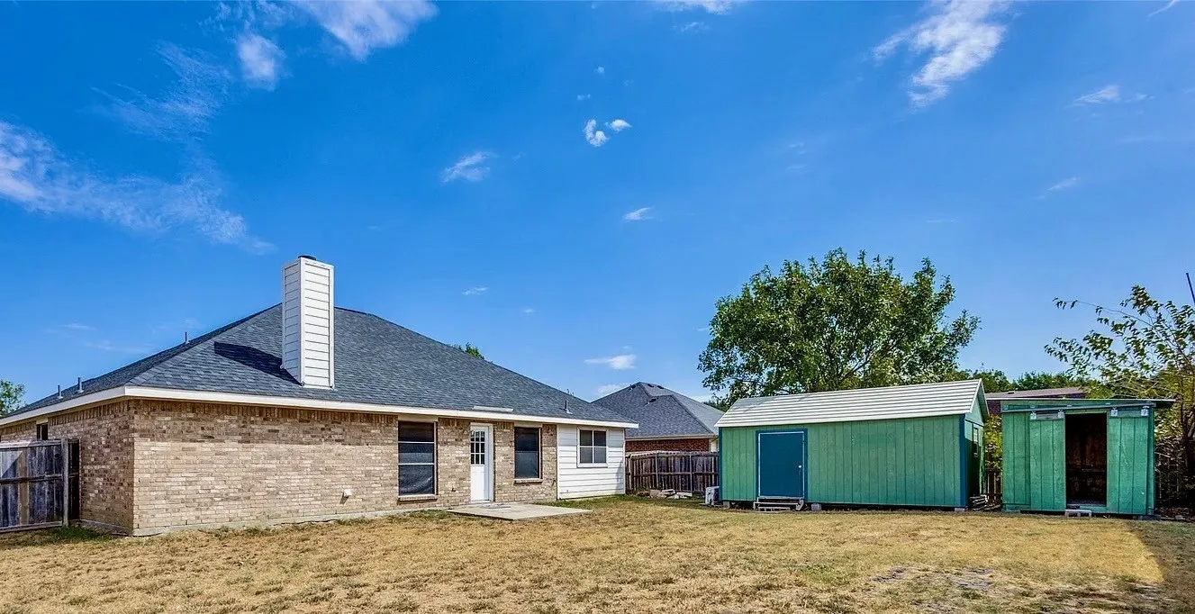 Huge backyard, flat and ample room for a pool, trampoline, and/or outdoor living space