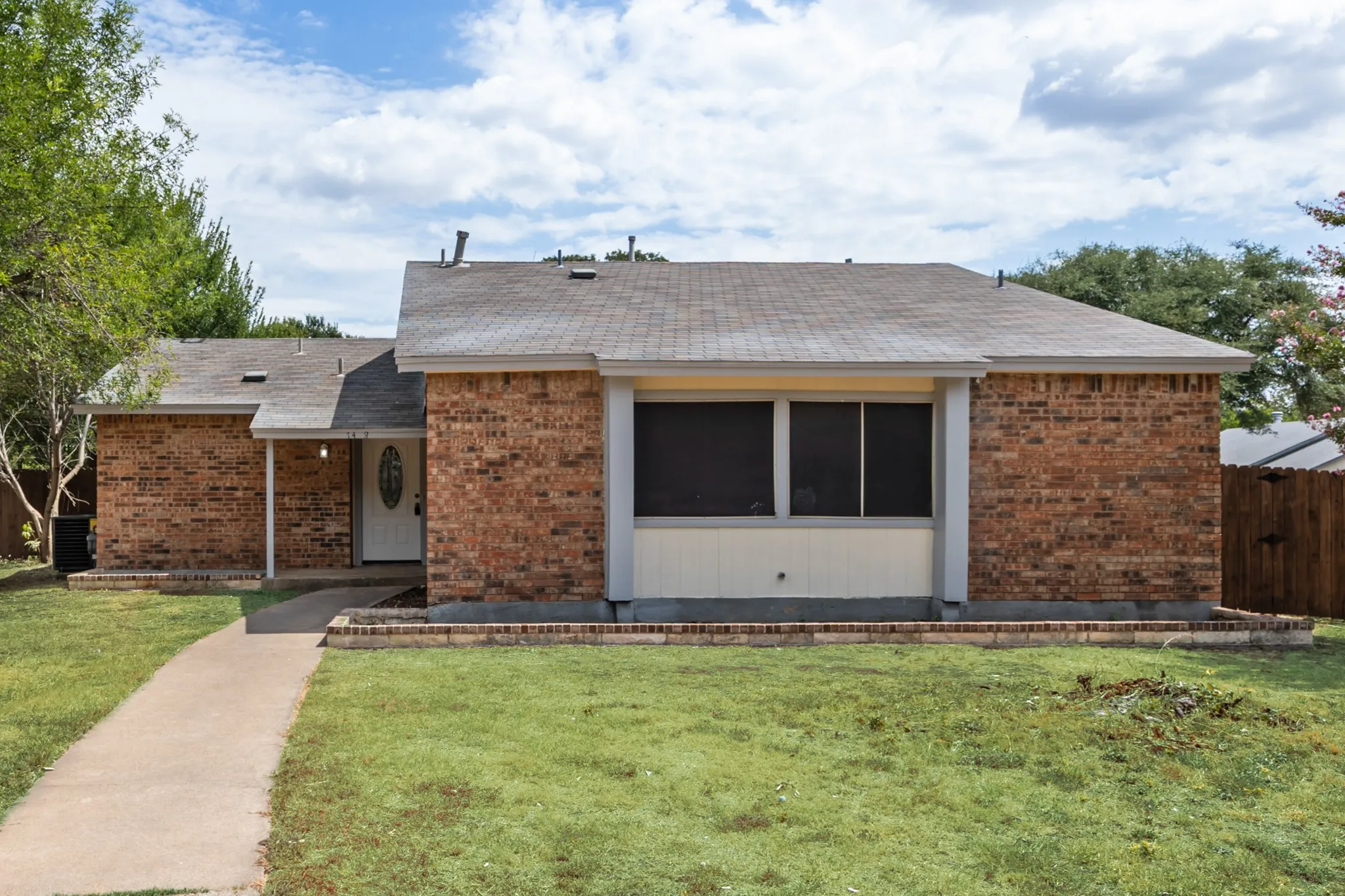 Single Family Residence For Rent in Dallas County , 7418 Boisenberry Lane, Dallas, Texas 75249, 5 Bedroom, 2 Bathroom, Garage spaces, 2,204 Sqft, built in 1978, mls#21386594, Real Estate Agent in Dallas, Homes For Rent in Dallas county, Homes For Rent in Dallas, Realtor in Dallas Texas, Real Estate Brokerage Independent Realty Texas, Luminita Cordes Realtor