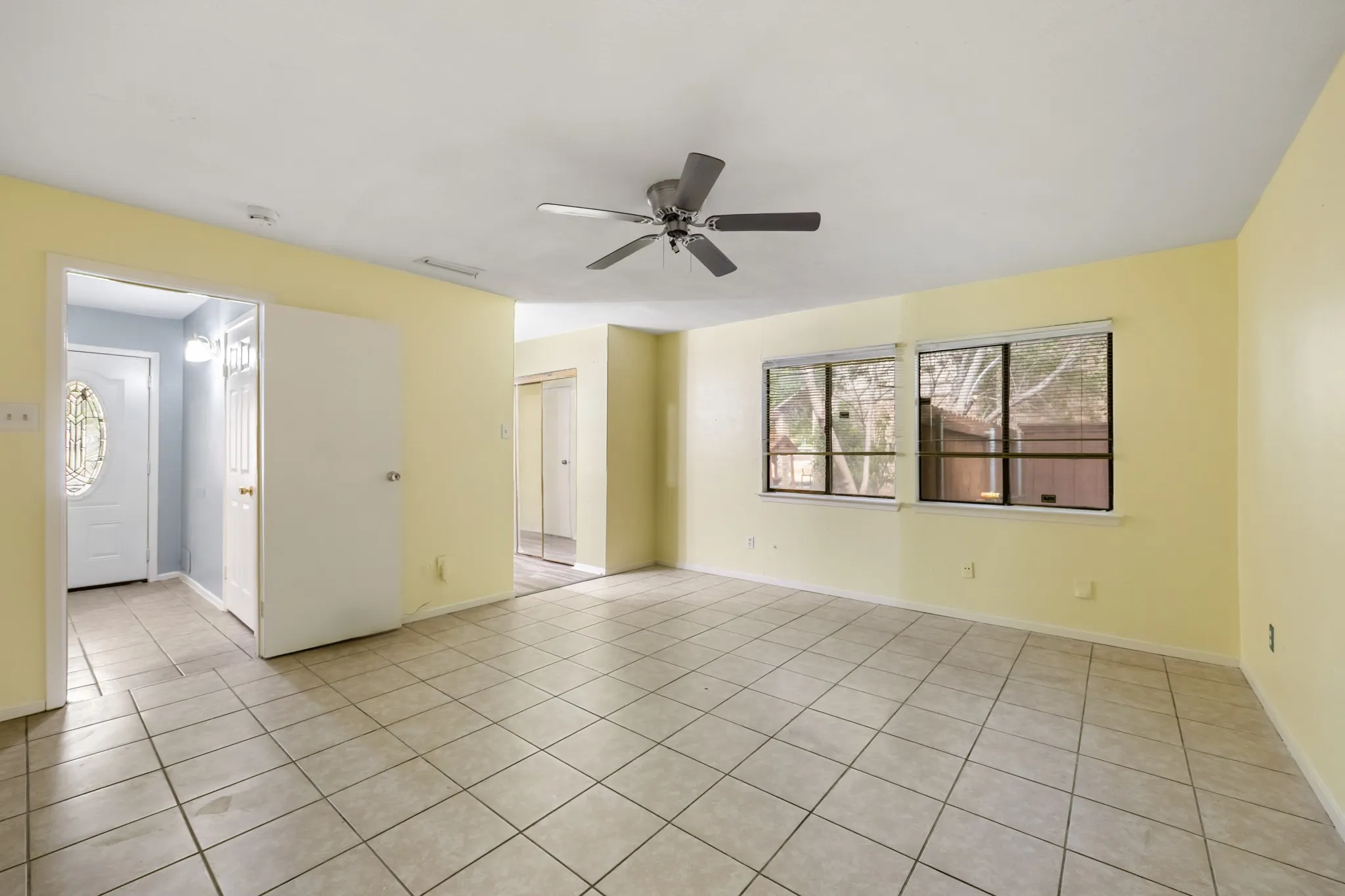 Single Family Residence For Rent in Dallas County , 7418 Boisenberry Lane, Dallas, Texas 75249, 5 Bedroom, 2 Bathroom, Garage spaces, 2,204 Sqft, built in 1978, mls#21386594, Real Estate Agent in Dallas, Homes For Rent in Dallas county, Homes For Rent in Dallas, Realtor in Dallas Texas, Real Estate Brokerage Independent Realty Texas, Luminita Cordes Realtor