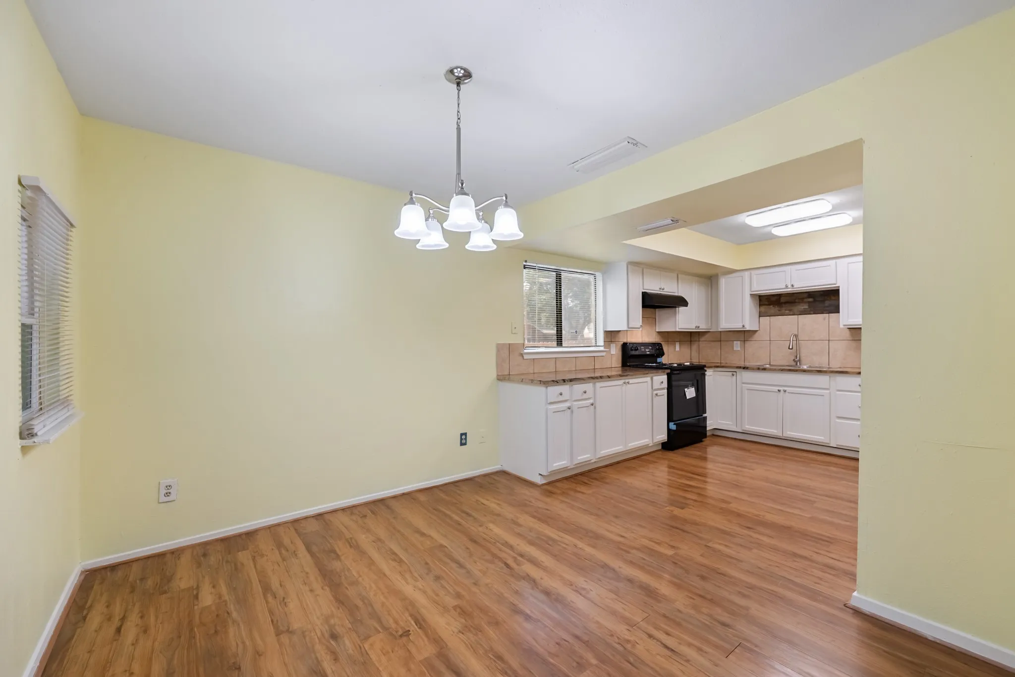 Single Family Residence For Rent in Dallas County , 7418 Boisenberry Lane, Dallas, Texas 75249, 5 Bedroom, 2 Bathroom, Garage spaces, 2,204 Sqft, built in 1978, mls#21386594, Real Estate Agent in Dallas, Homes For Rent in Dallas county, Homes For Rent in Dallas, Realtor in Dallas Texas, Real Estate Brokerage Independent Realty Texas, Luminita Cordes Realtor