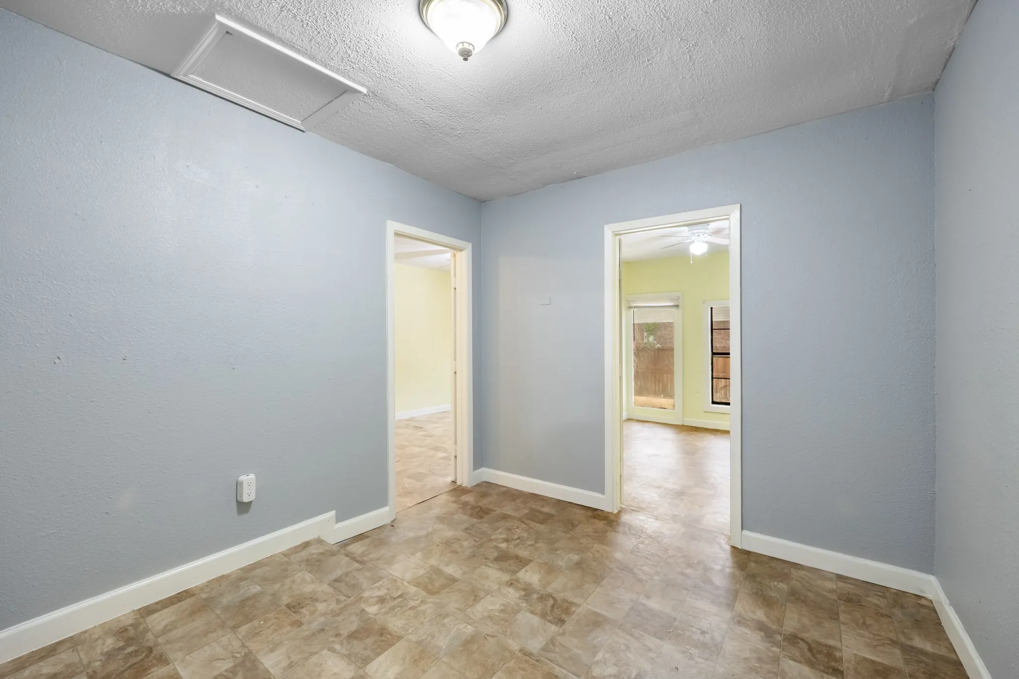 Single Family Residence For Rent in Dallas County , 7418 Boisenberry Lane, Dallas, Texas 75249, 5 Bedroom, 2 Bathroom, Garage spaces, 2,204 Sqft, built in 1978, mls#21386594, Real Estate Agent in Dallas, Homes For Rent in Dallas county, Homes For Rent in Dallas, Realtor in Dallas Texas, Real Estate Brokerage Independent Realty Texas, Luminita Cordes Realtor