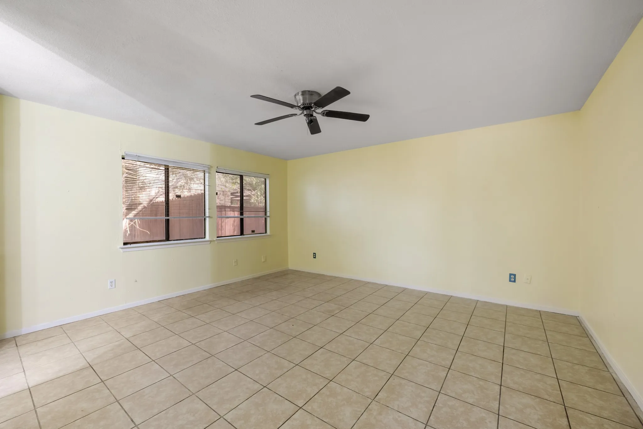 Single Family Residence For Rent in Dallas County , 7418 Boisenberry Lane, Dallas, Texas 75249, 5 Bedroom, 2 Bathroom, Garage spaces, 2,204 Sqft, built in 1978, mls#21386594, Real Estate Agent in Dallas, Homes For Rent in Dallas county, Homes For Rent in Dallas, Realtor in Dallas Texas, Real Estate Brokerage Independent Realty Texas, Luminita Cordes Realtor