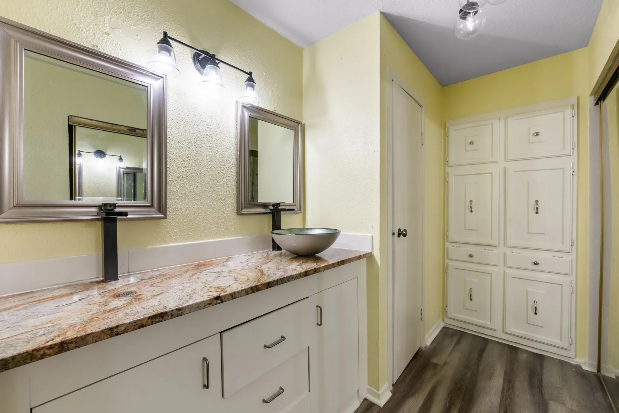 Single Family Residence For Rent in Dallas County , 7418 Boisenberry Lane, Dallas, Texas 75249, 5 Bedroom, 2 Bathroom, Garage spaces, 2,204 Sqft, built in 1978, mls#21386594, Real Estate Agent in Dallas, Homes For Rent in Dallas county, Homes For Rent in Dallas, Realtor in Dallas Texas, Real Estate Brokerage Independent Realty Texas, Luminita Cordes Realtor