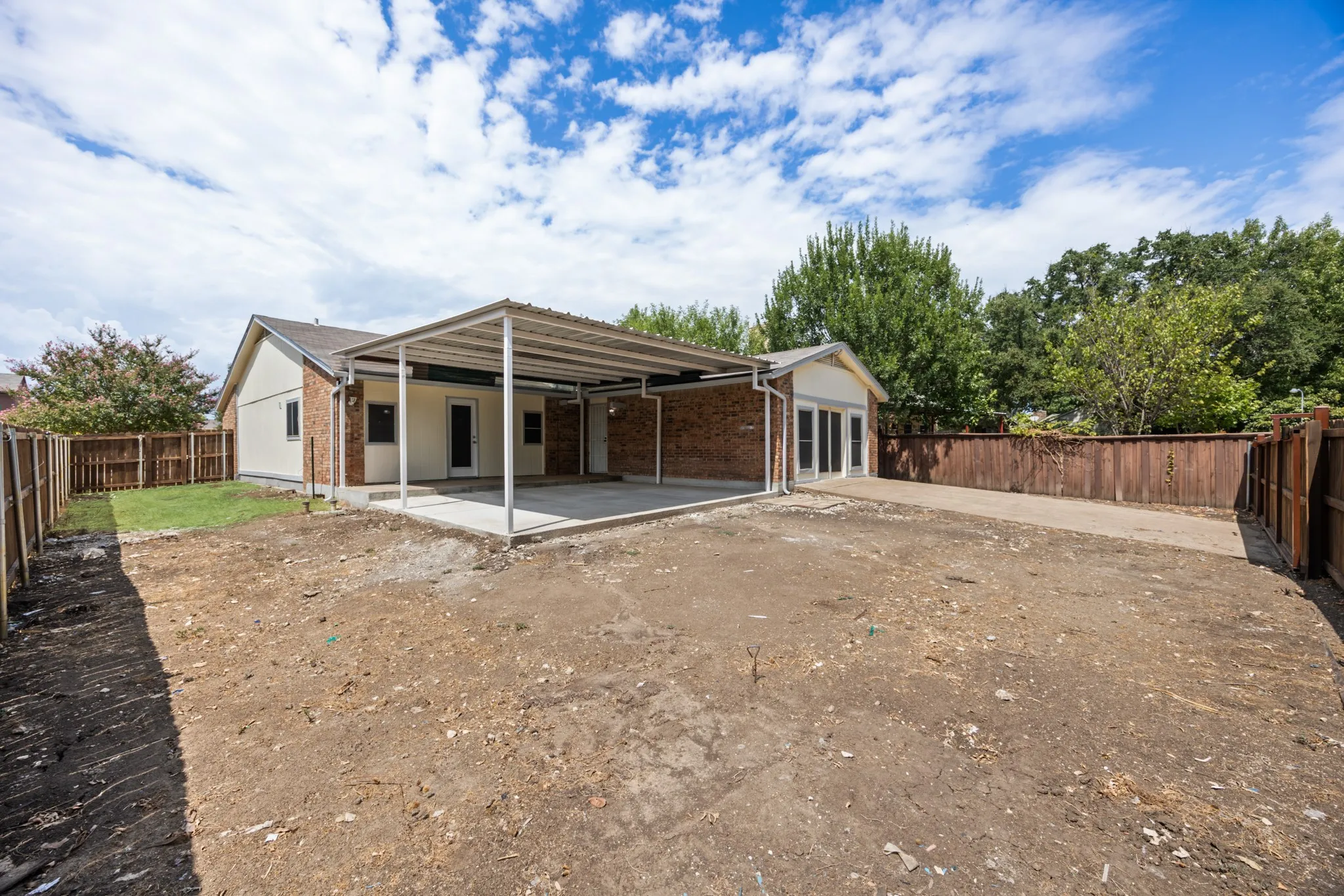 Single Family Residence For Rent in Dallas County , 7418 Boisenberry Lane, Dallas, Texas 75249, 5 Bedroom, 2 Bathroom, Garage spaces, 2,204 Sqft, built in 1978, mls#21386594, Real Estate Agent in Dallas, Homes For Rent in Dallas county, Homes For Rent in Dallas, Realtor in Dallas Texas, Real Estate Brokerage Independent Realty Texas, Luminita Cordes Realtor