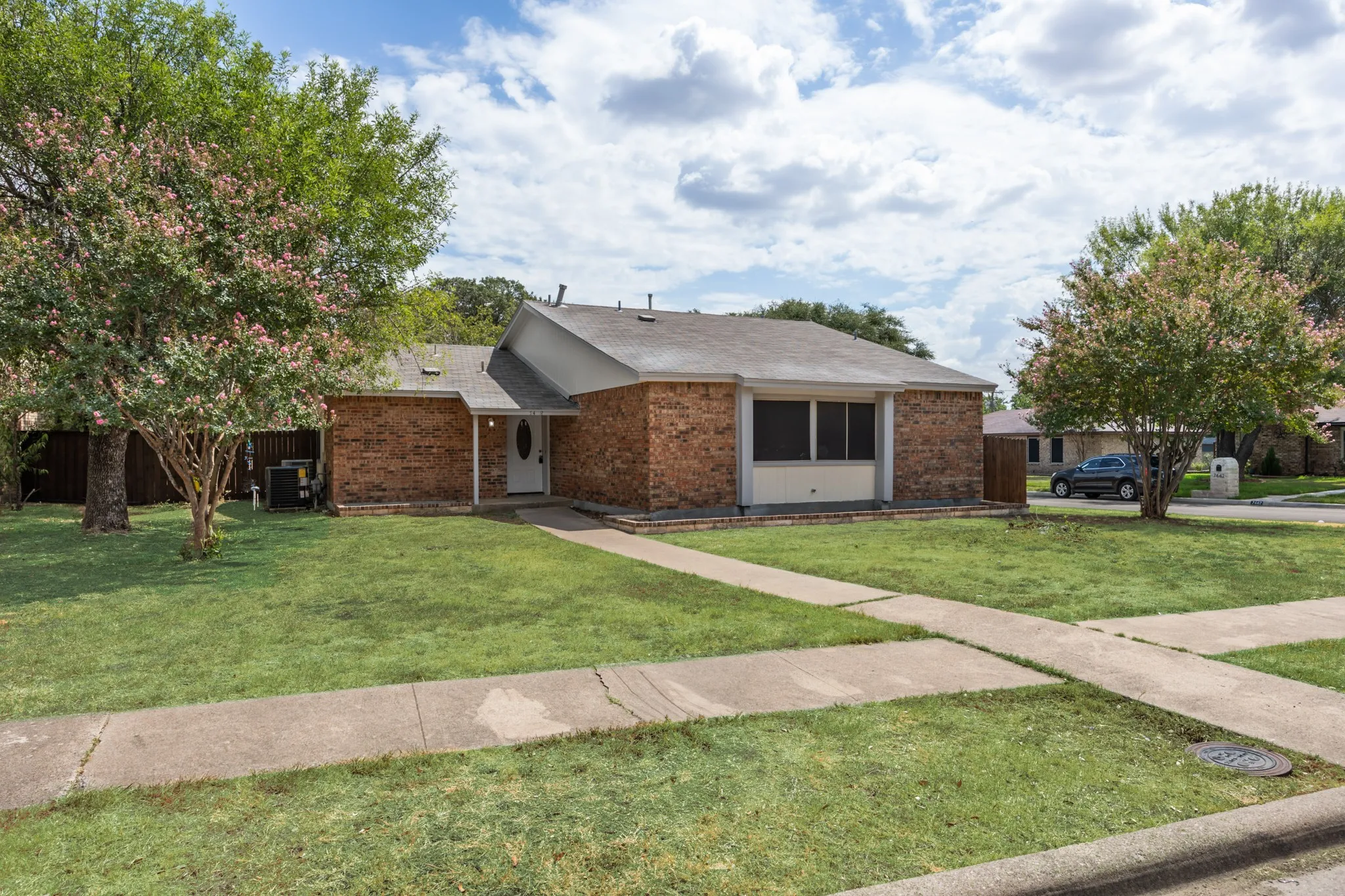 Single Family Residence For Rent in Dallas County , 7418 Boisenberry Lane, Dallas, Texas 75249, 5 Bedroom, 2 Bathroom, Garage spaces, 2,204 Sqft, built in 1978, mls#21386594, Real Estate Agent in Dallas, Homes For Rent in Dallas county, Homes For Rent in Dallas, Realtor in Dallas Texas, Real Estate Brokerage Independent Realty Texas, Luminita Cordes Realtor
