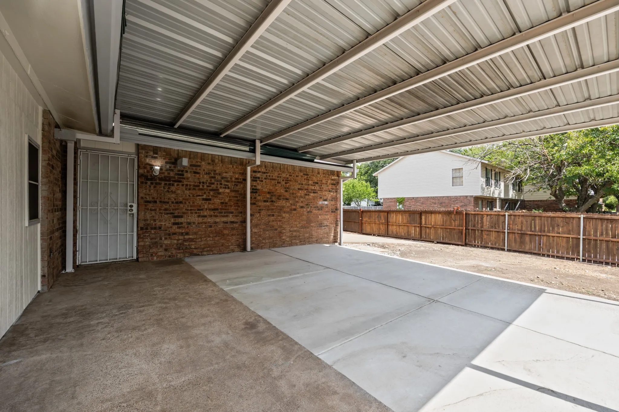 Single Family Residence For Rent in Dallas County , 7418 Boisenberry Lane, Dallas, Texas 75249, 5 Bedroom, 2 Bathroom, Garage spaces, 2,204 Sqft, built in 1978, mls#21386594, Real Estate Agent in Dallas, Homes For Rent in Dallas county, Homes For Rent in Dallas, Realtor in Dallas Texas, Real Estate Brokerage Independent Realty Texas, Luminita Cordes Realtor