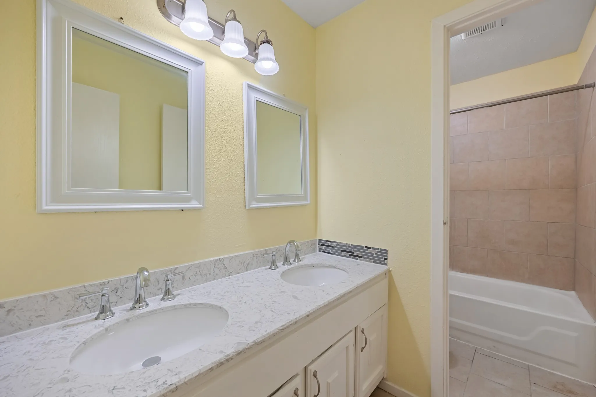 Single Family Residence For Rent in Dallas County , 7418 Boisenberry Lane, Dallas, Texas 75249, 5 Bedroom, 2 Bathroom, Garage spaces, 2,204 Sqft, built in 1978, mls#21386594, Real Estate Agent in Dallas, Homes For Rent in Dallas county, Homes For Rent in Dallas, Realtor in Dallas Texas, Real Estate Brokerage Independent Realty Texas, Luminita Cordes Realtor