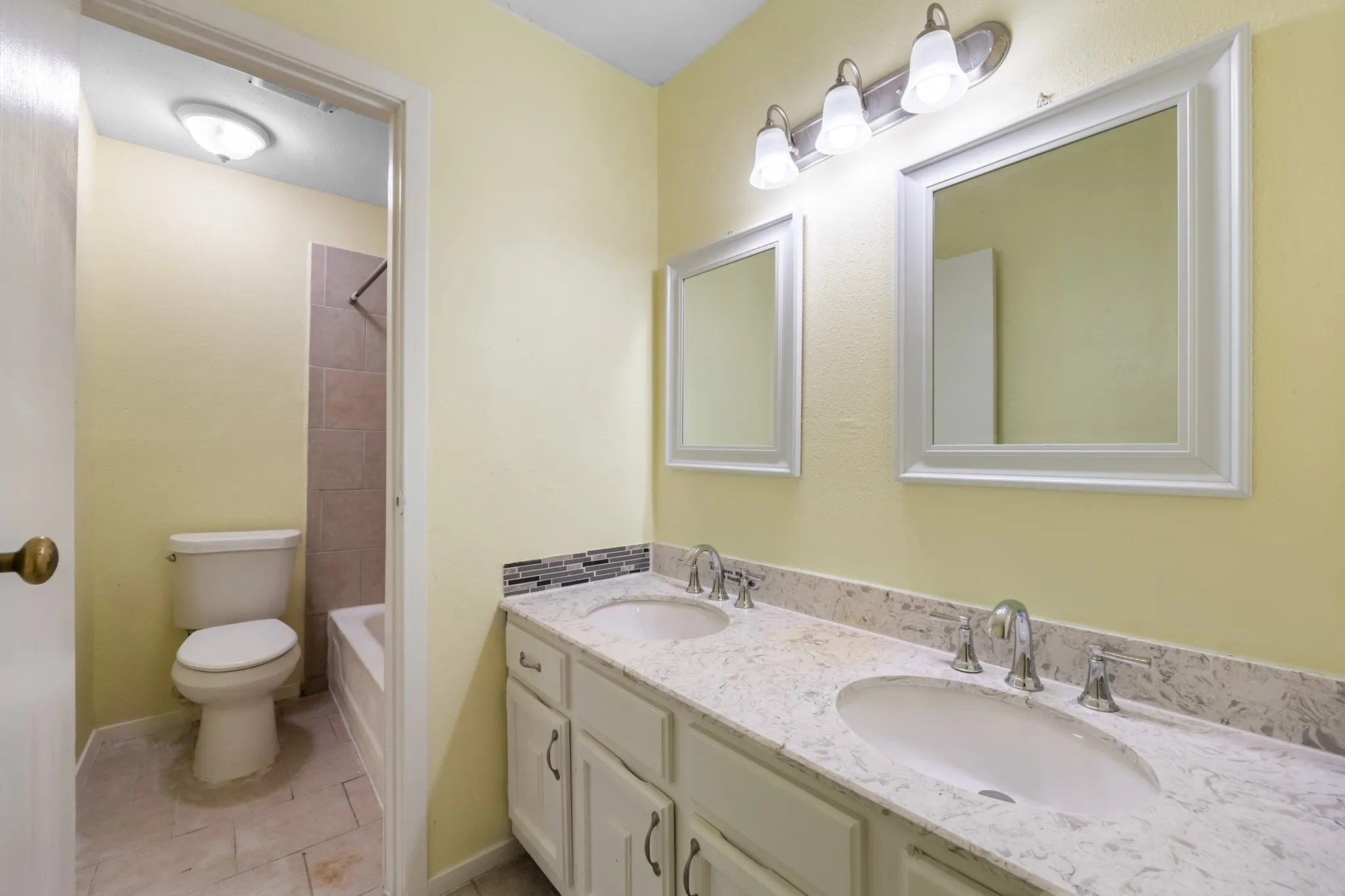 Single Family Residence For Rent in Dallas County , 7418 Boisenberry Lane, Dallas, Texas 75249, 5 Bedroom, 2 Bathroom, Garage spaces, 2,204 Sqft, built in 1978, mls#21386594, Real Estate Agent in Dallas, Homes For Rent in Dallas county, Homes For Rent in Dallas, Realtor in Dallas Texas, Real Estate Brokerage Independent Realty Texas, Luminita Cordes Realtor