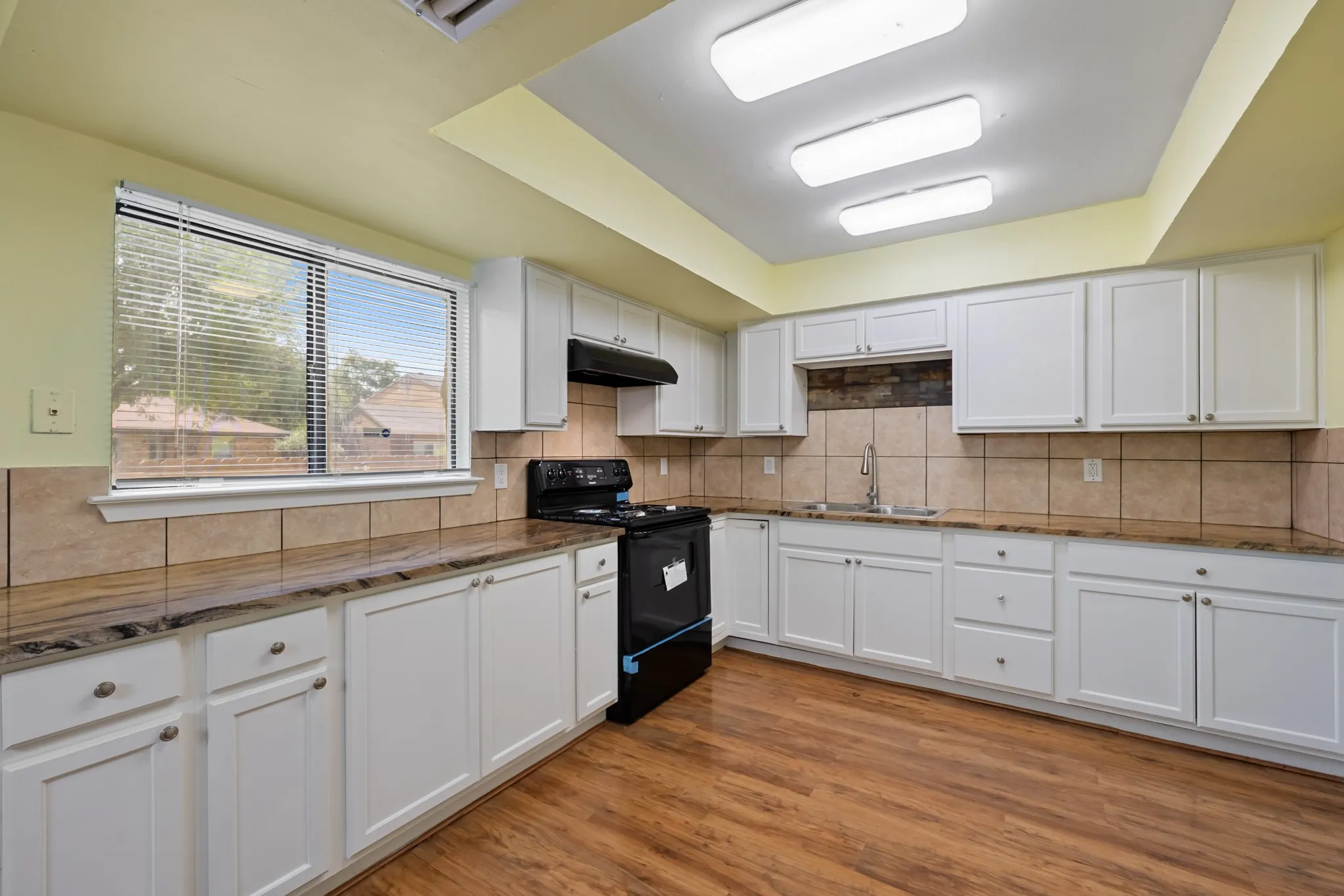 Single Family Residence For Rent in Dallas County , 7418 Boisenberry Lane, Dallas, Texas 75249, 5 Bedroom, 2 Bathroom, Garage spaces, 2,204 Sqft, built in 1978, mls#21386594, Real Estate Agent in Dallas, Homes For Rent in Dallas county, Homes For Rent in Dallas, Realtor in Dallas Texas, Real Estate Brokerage Independent Realty Texas, Luminita Cordes Realtor