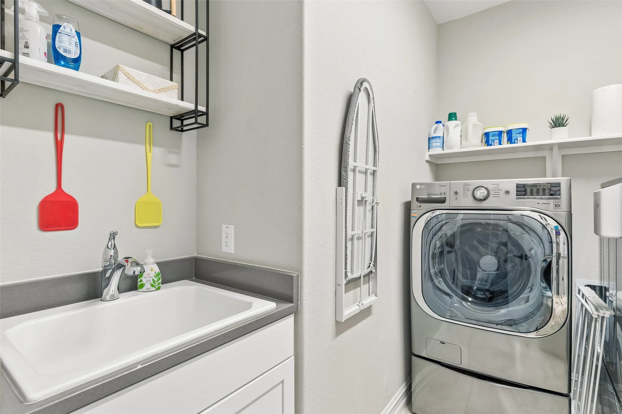 Single Family Residence For Sale in Collin County , 5500 Mount Joy Drive, Mc Kinney, Texas 75071, 4 Bedroom, 3 Bathroom, 2 Garage spaces, 2,206 Sqft, built in 2019, mls#21386140, Real Estate Agent in Mc Kinney, Homes For Sale in Collin county, Homes For Sale in Mc Kinney, Realtor in Mc Kinney Texas, Real Estate Brokerage Independent Realty Texas, Luminita Cordes Realtor