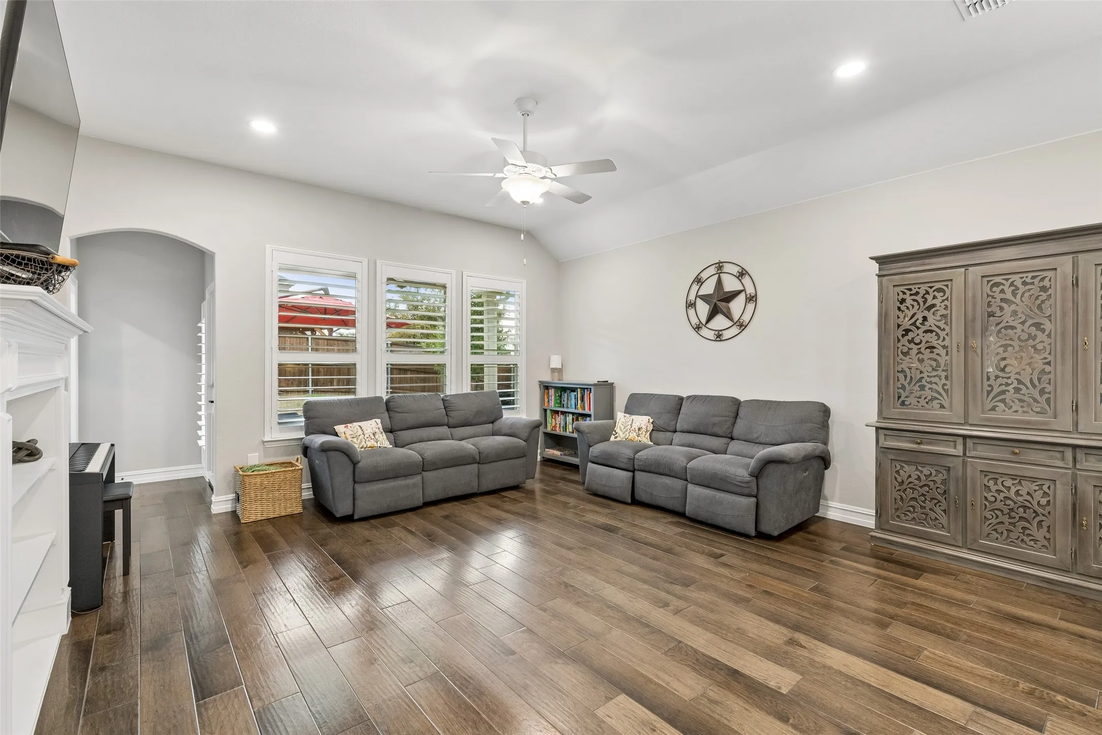 Single Family Residence For Sale in Collin County , 5500 Mount Joy Drive, Mc Kinney, Texas 75071, 4 Bedroom, 3 Bathroom, 2 Garage spaces, 2,206 Sqft, built in 2019, mls#21386140, Real Estate Agent in Mc Kinney, Homes For Sale in Collin county, Homes For Sale in Mc Kinney, Realtor in Mc Kinney Texas, Real Estate Brokerage Independent Realty Texas, Luminita Cordes Realtor