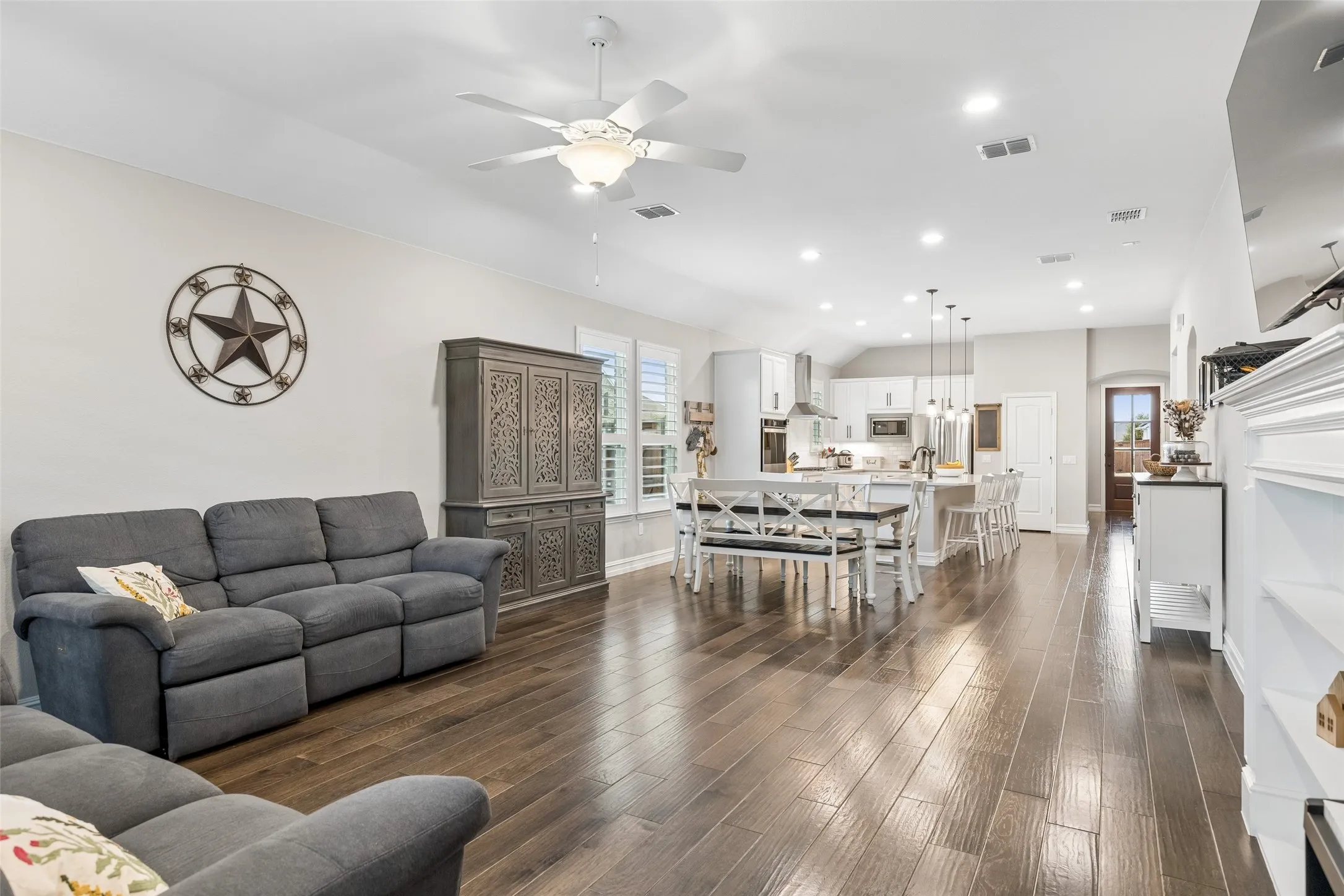 Single Family Residence For Sale in Collin County , 5500 Mount Joy Drive, Mc Kinney, Texas 75071, 4 Bedroom, 3 Bathroom, 2 Garage spaces, 2,206 Sqft, built in 2019, mls#21386140, Real Estate Agent in Mc Kinney, Homes For Sale in Collin county, Homes For Sale in Mc Kinney, Realtor in Mc Kinney Texas, Real Estate Brokerage Independent Realty Texas, Luminita Cordes Realtor