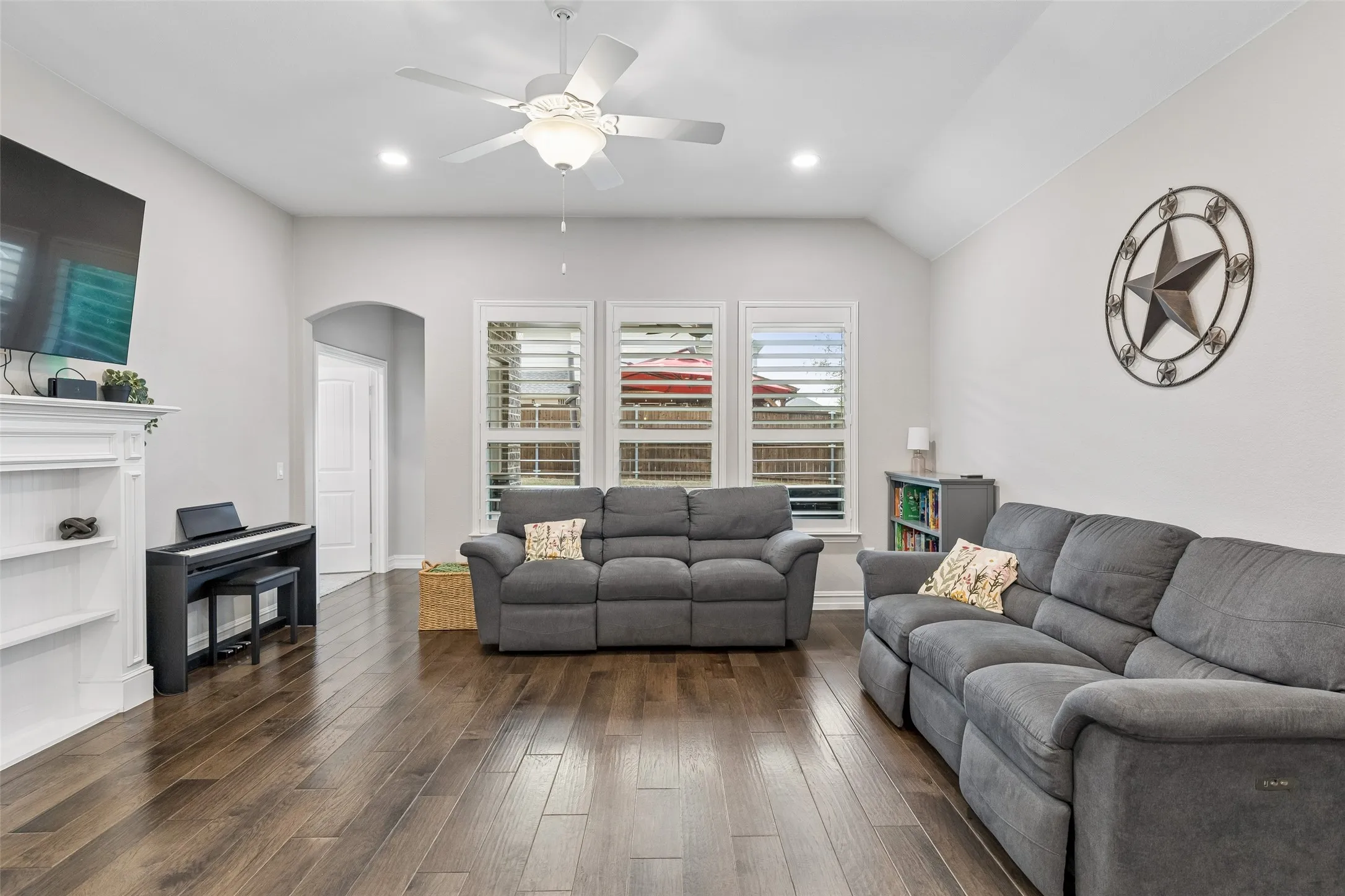 Single Family Residence For Sale in Collin County , 5500 Mount Joy Drive, Mc Kinney, Texas 75071, 4 Bedroom, 3 Bathroom, 2 Garage spaces, 2,206 Sqft, built in 2019, mls#21386140, Real Estate Agent in Mc Kinney, Homes For Sale in Collin county, Homes For Sale in Mc Kinney, Realtor in Mc Kinney Texas, Real Estate Brokerage Independent Realty Texas, Luminita Cordes Realtor