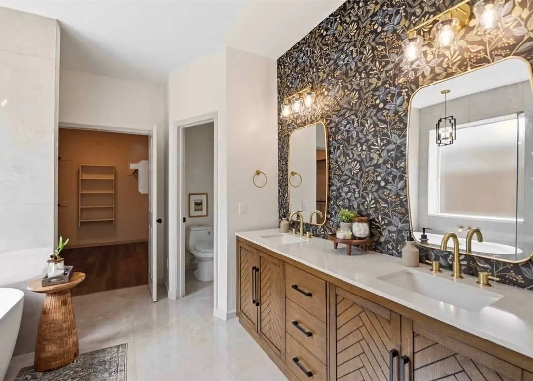 Owner suite bath
